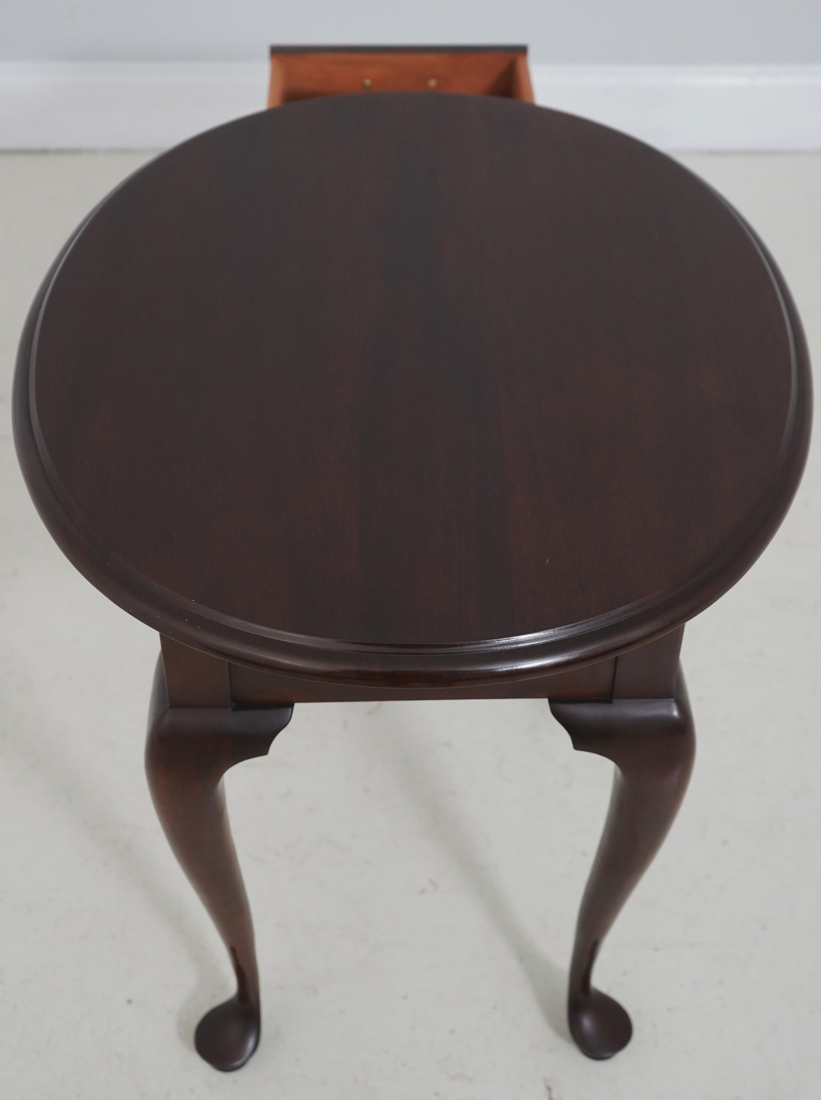 Stickley 1 Drawer Oval Mahogany Lamp Table - 14