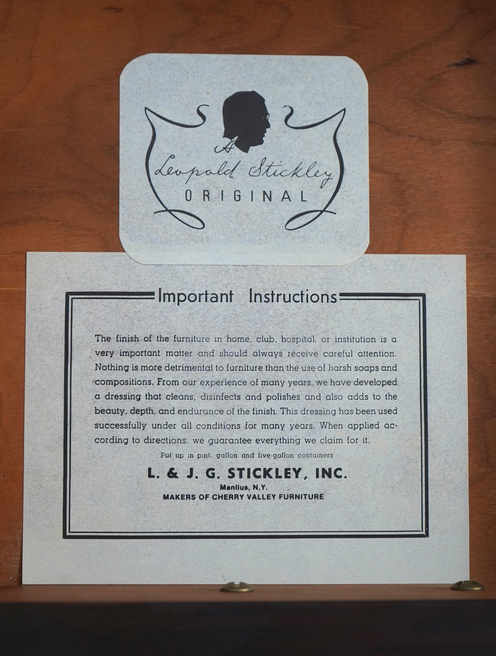 Stickley 1 Drawer Oval Mahogany Lamp Table - 17