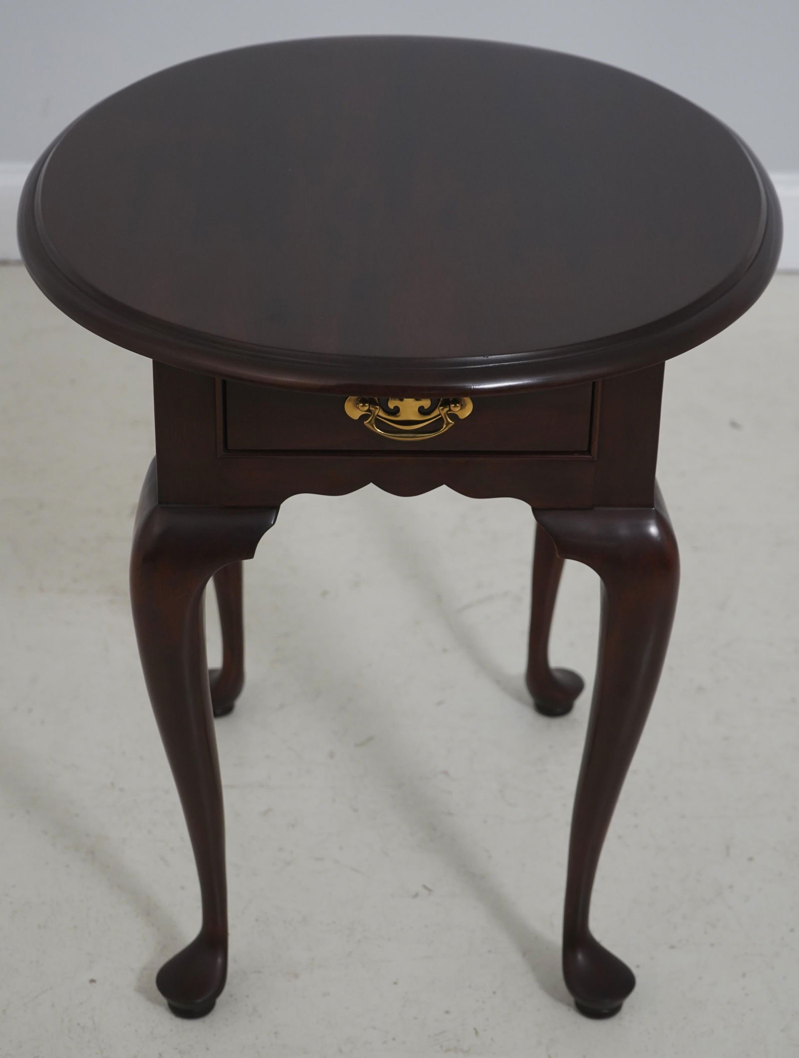 Stickley 1 Drawer Oval Mahogany Lamp Table - 2