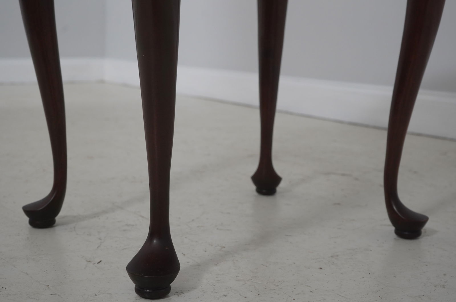 Stickley 1 Drawer Oval Mahogany Lamp Table - 8