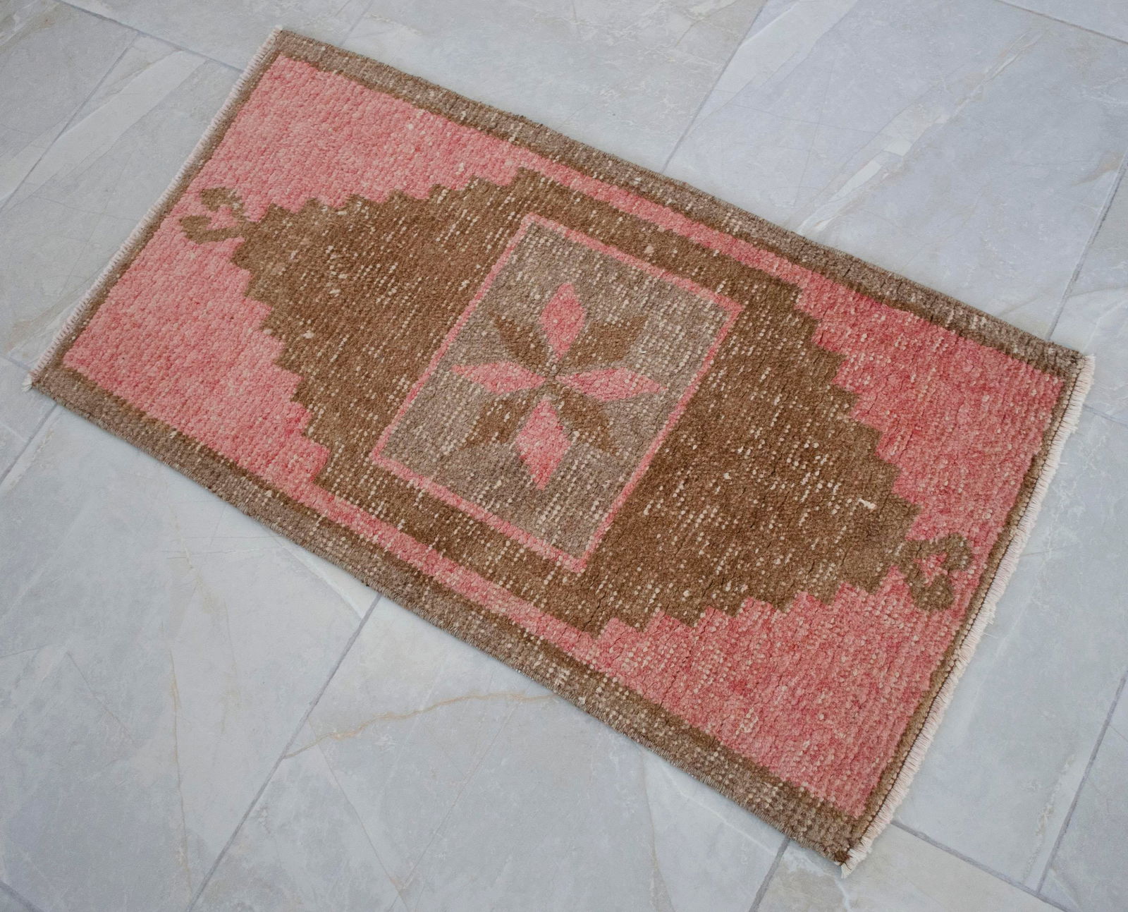 1970s Vintage Hand Knotted Small Rug - 4