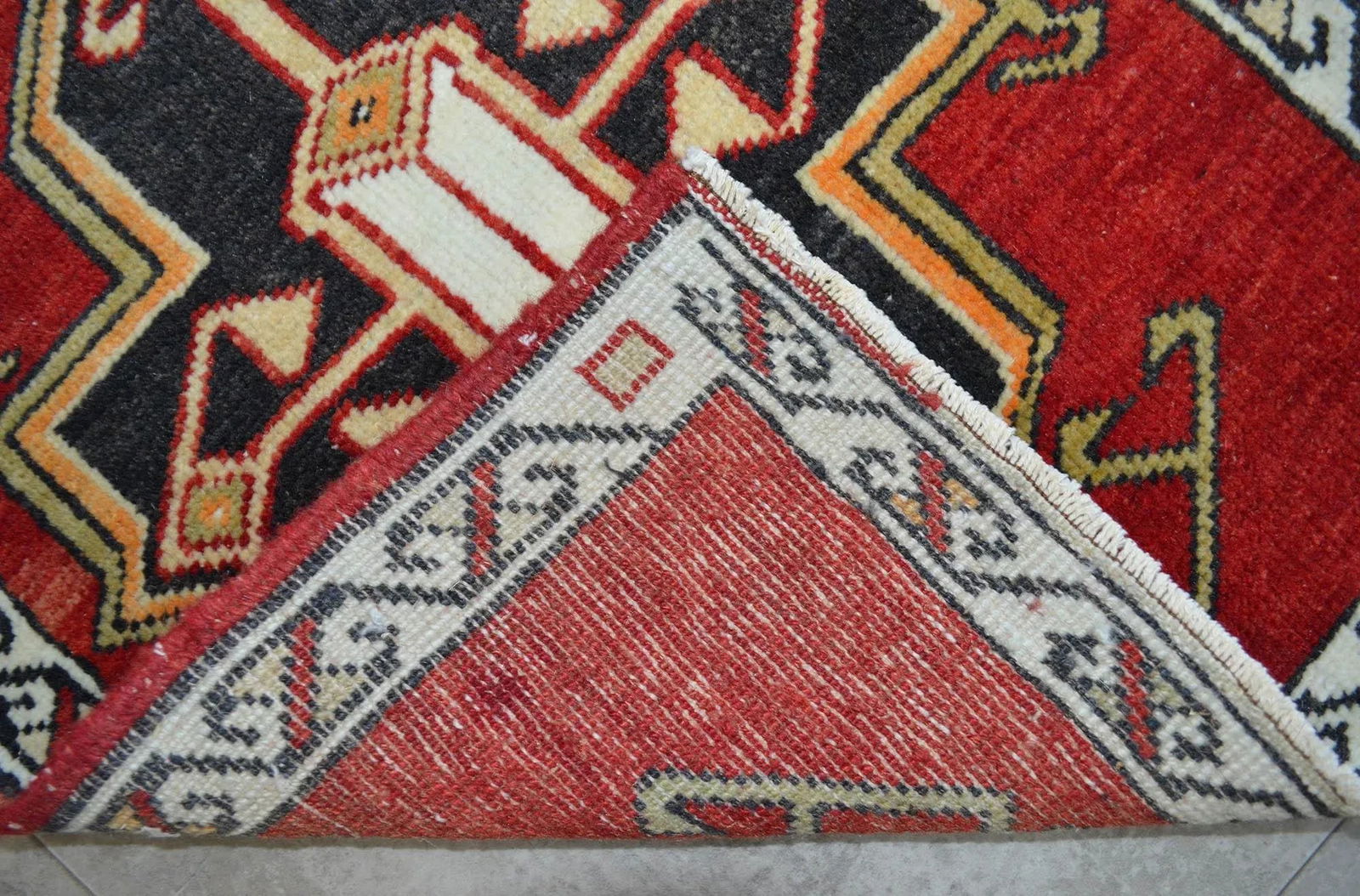 1970s Vintage Hand Knotted Small Rug - 4