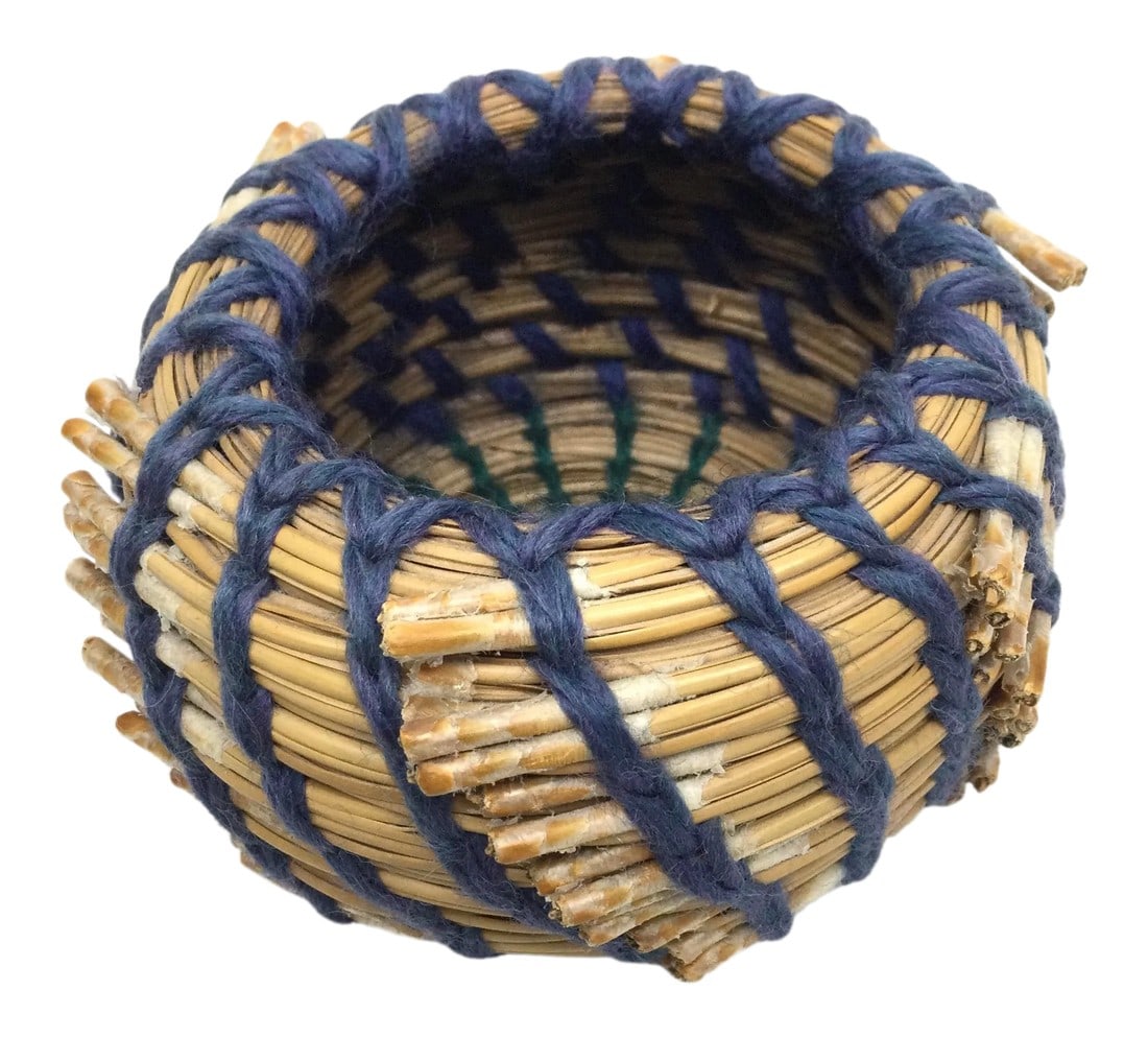 Vintage Folk Art Basket Design Trinket Holder (1 of 11)