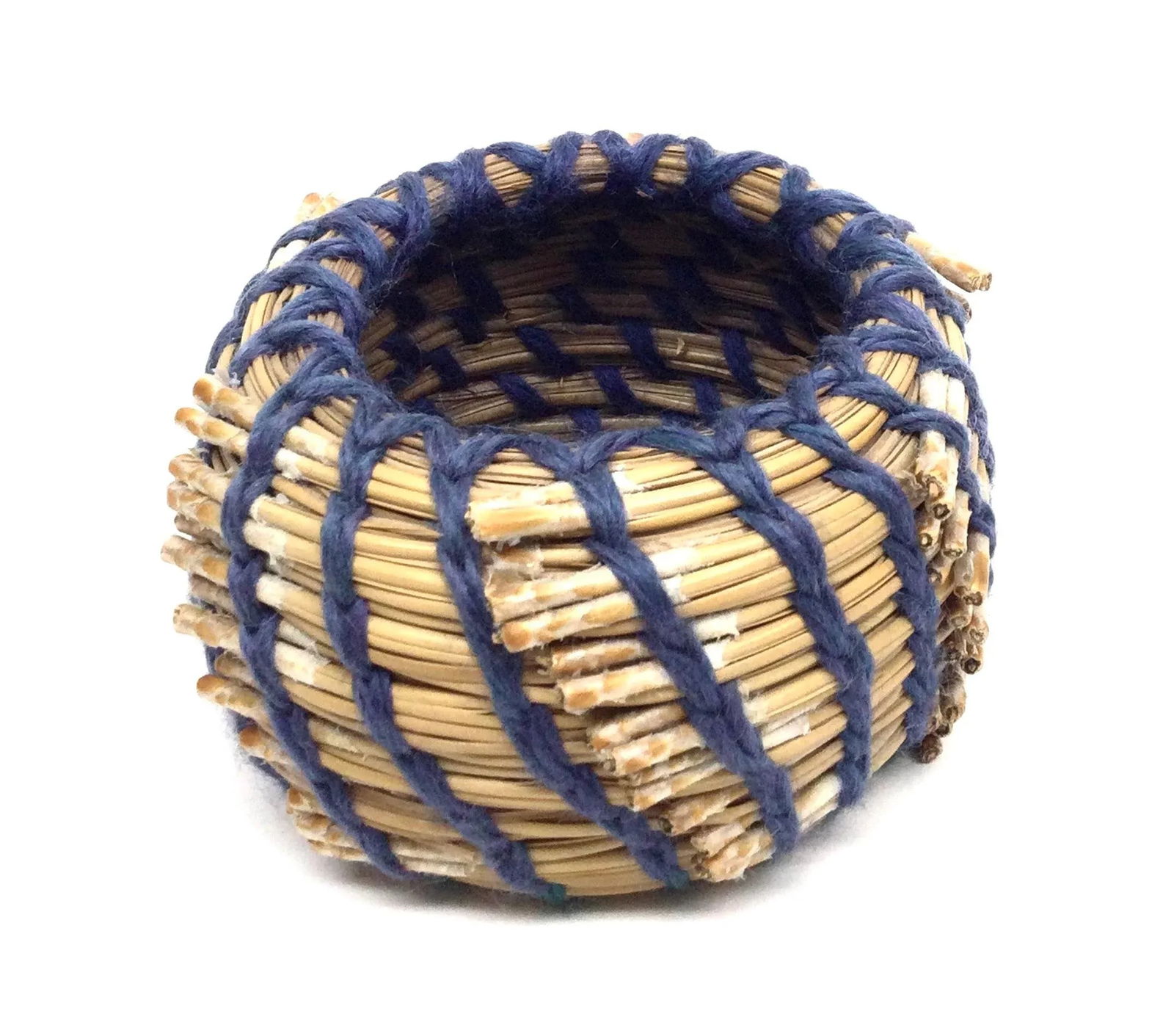 Vintage Folk Art Basket Design Trinket Holder - 2