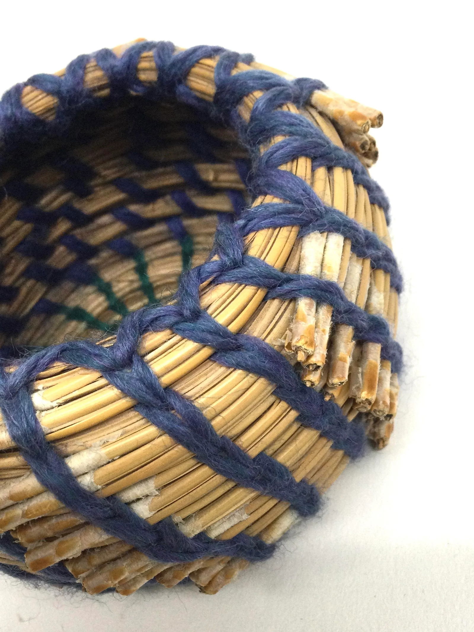 Vintage Folk Art Basket Design Trinket Holder - 4