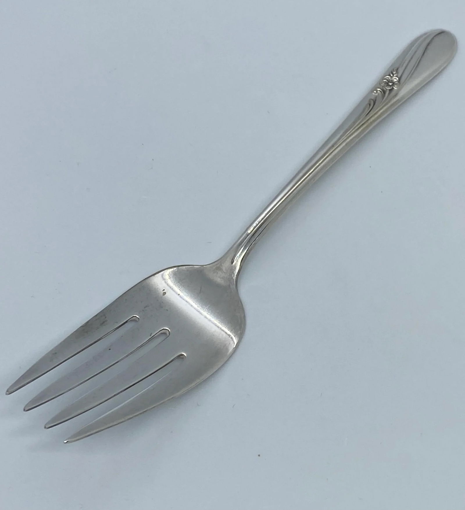 1940 Holmes & Tuttle (H. & T) Silverplate "œMeadow Flower" Pattern Serving Fork - 3