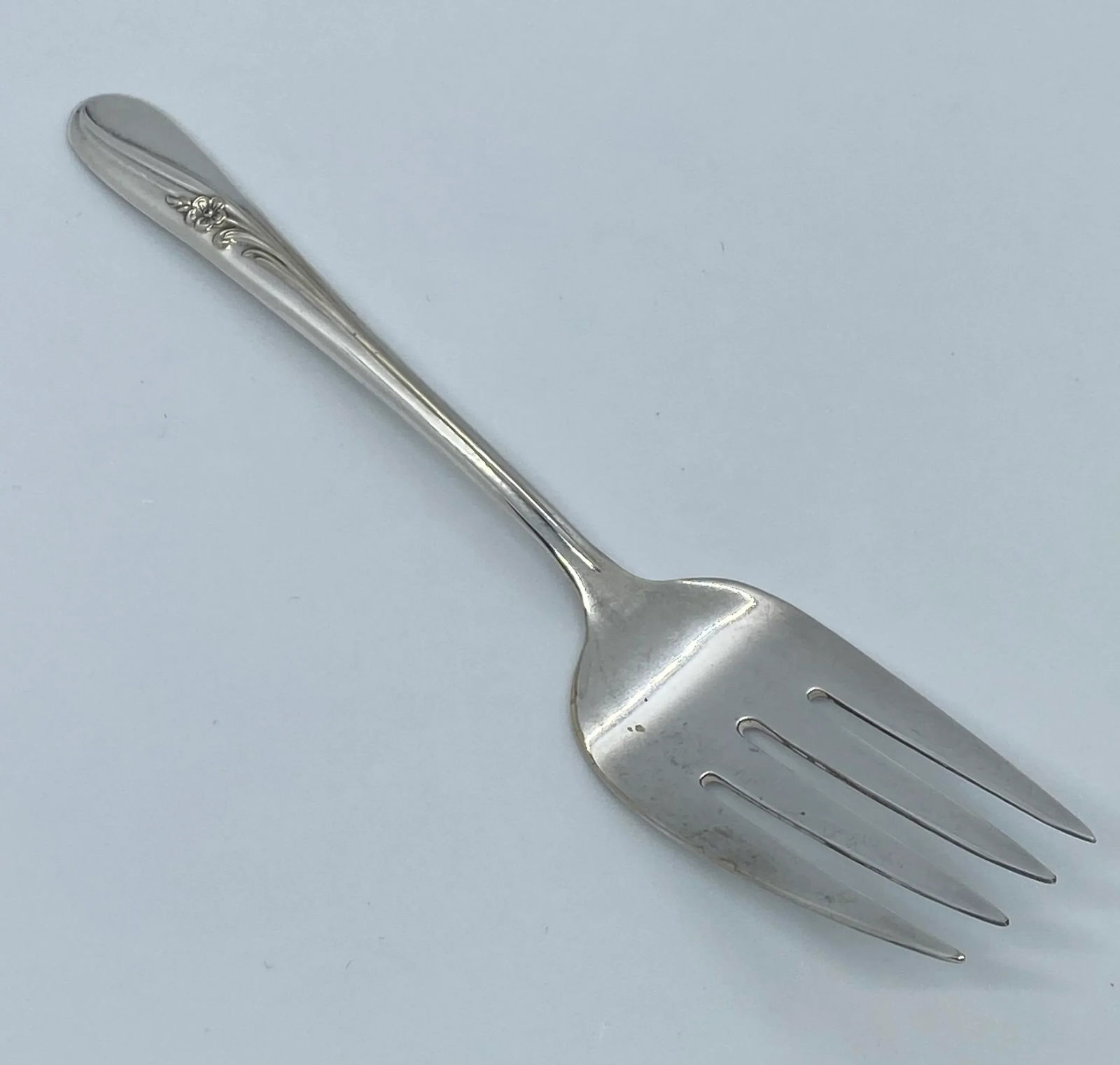 1940 Holmes & Tuttle (H. & T) Silverplate "œMeadow Flower" Pattern Serving Fork - 4