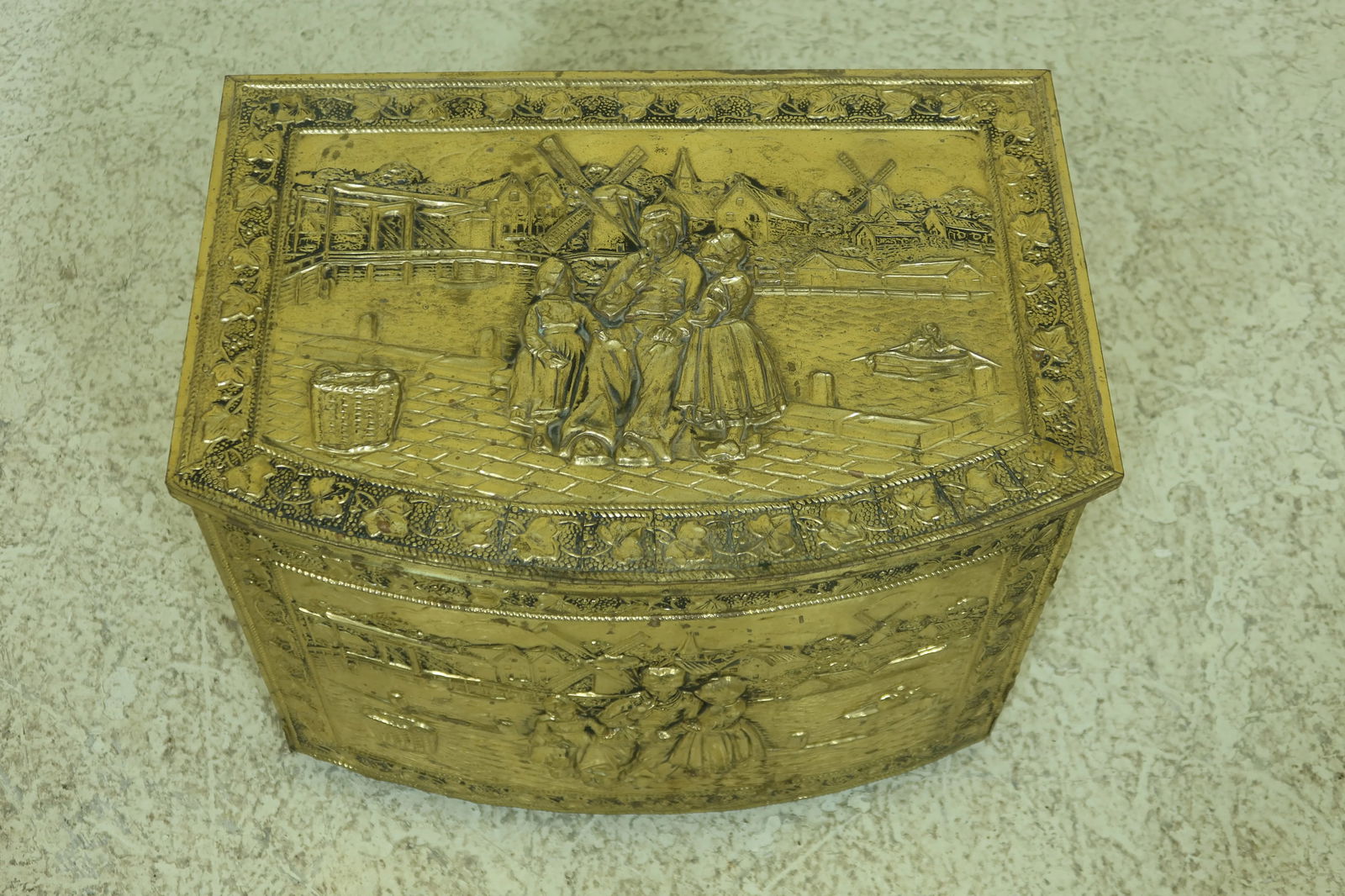 Dutch Embossed Brass Flip Top Tinder Box - 2