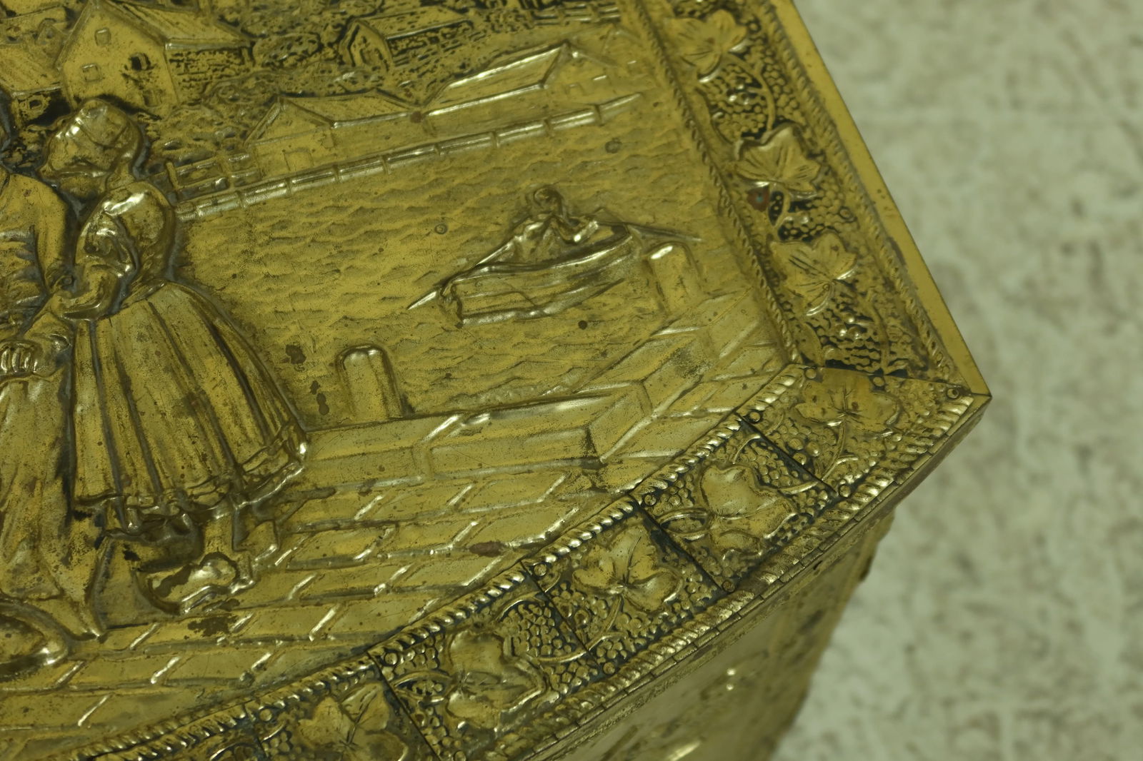 Dutch Embossed Brass Flip Top Tinder Box - 3