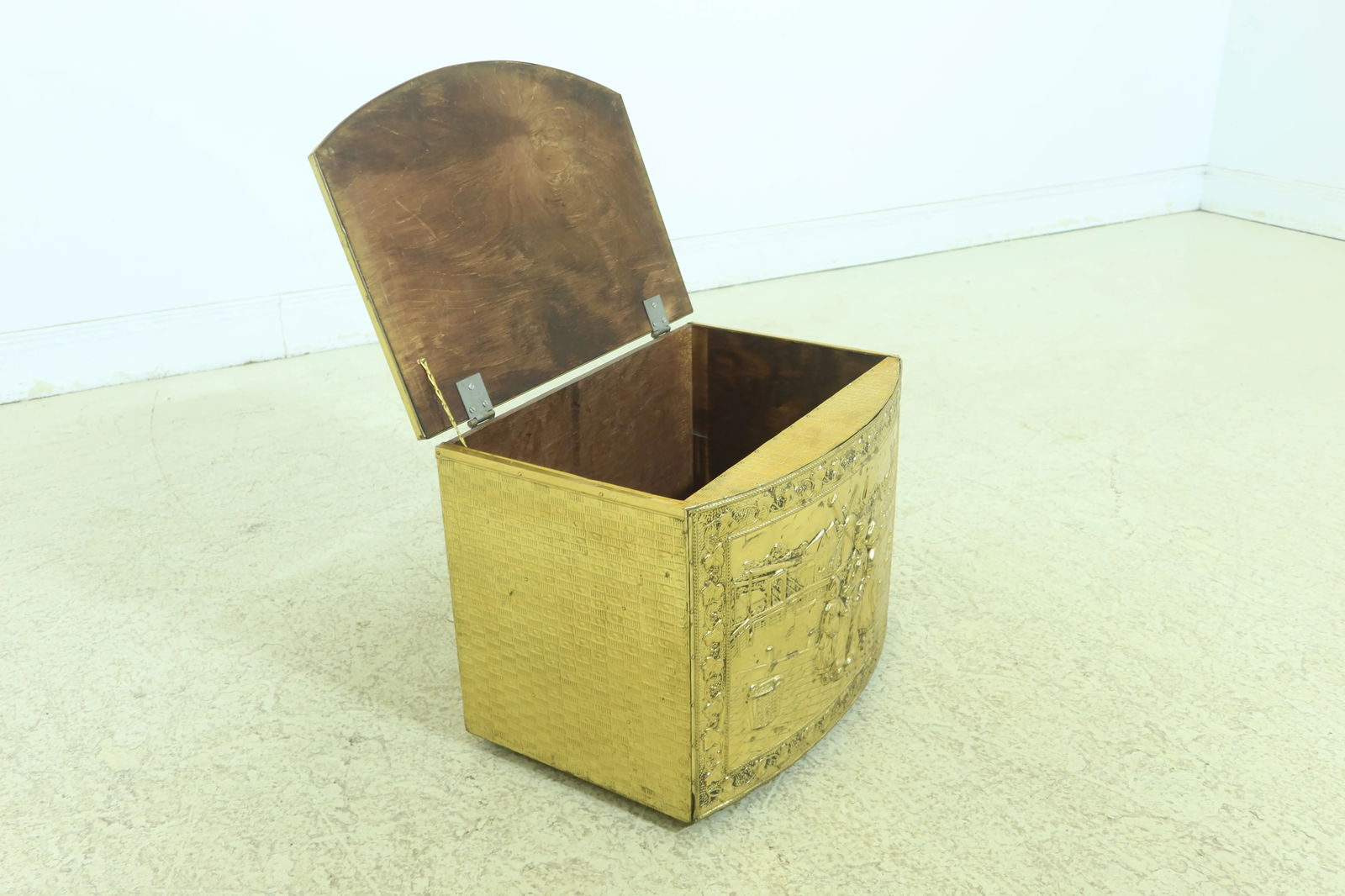 Dutch Embossed Brass Flip Top Tinder Box - 5