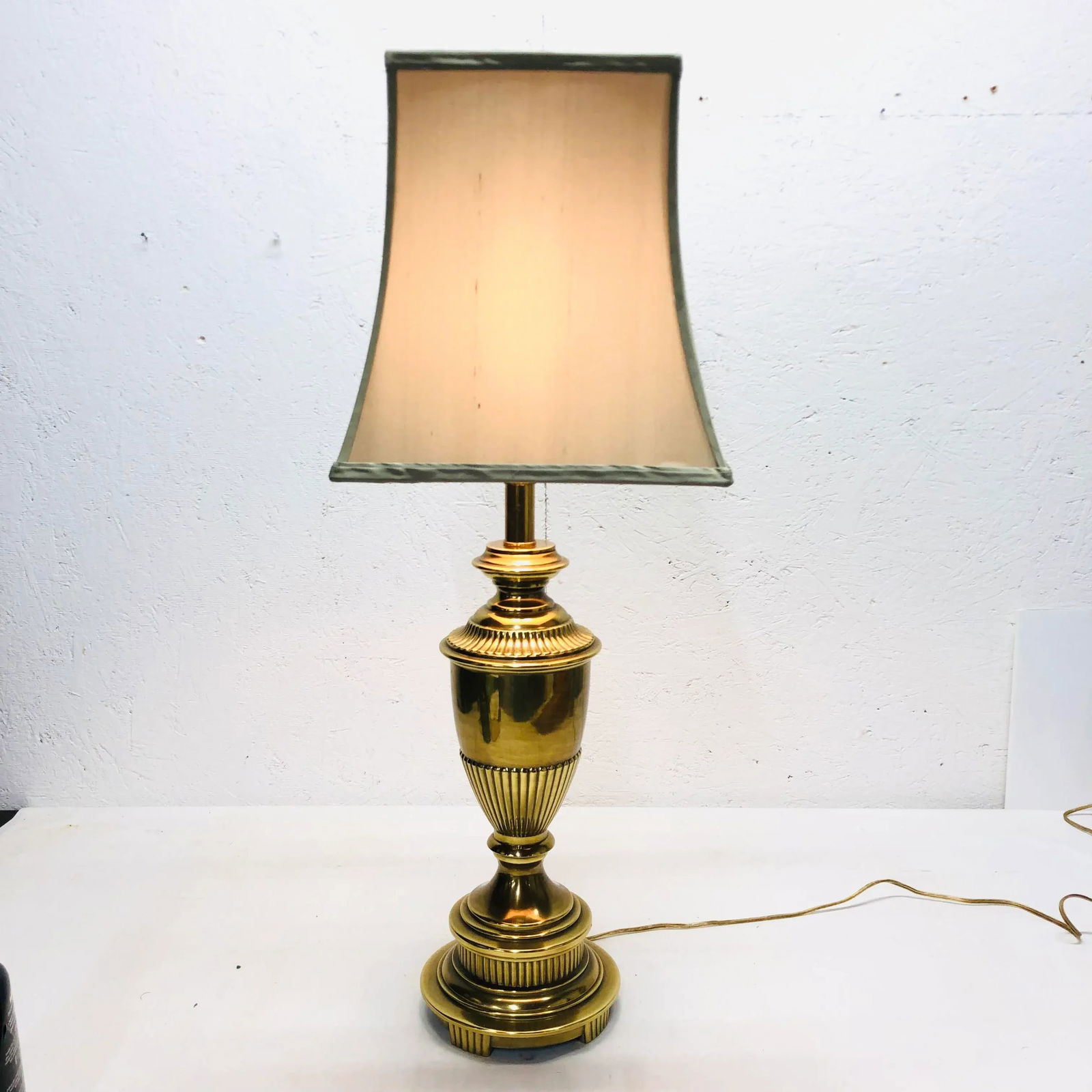Ethan Allen Brass Table Lamp With Fluted Body - 10