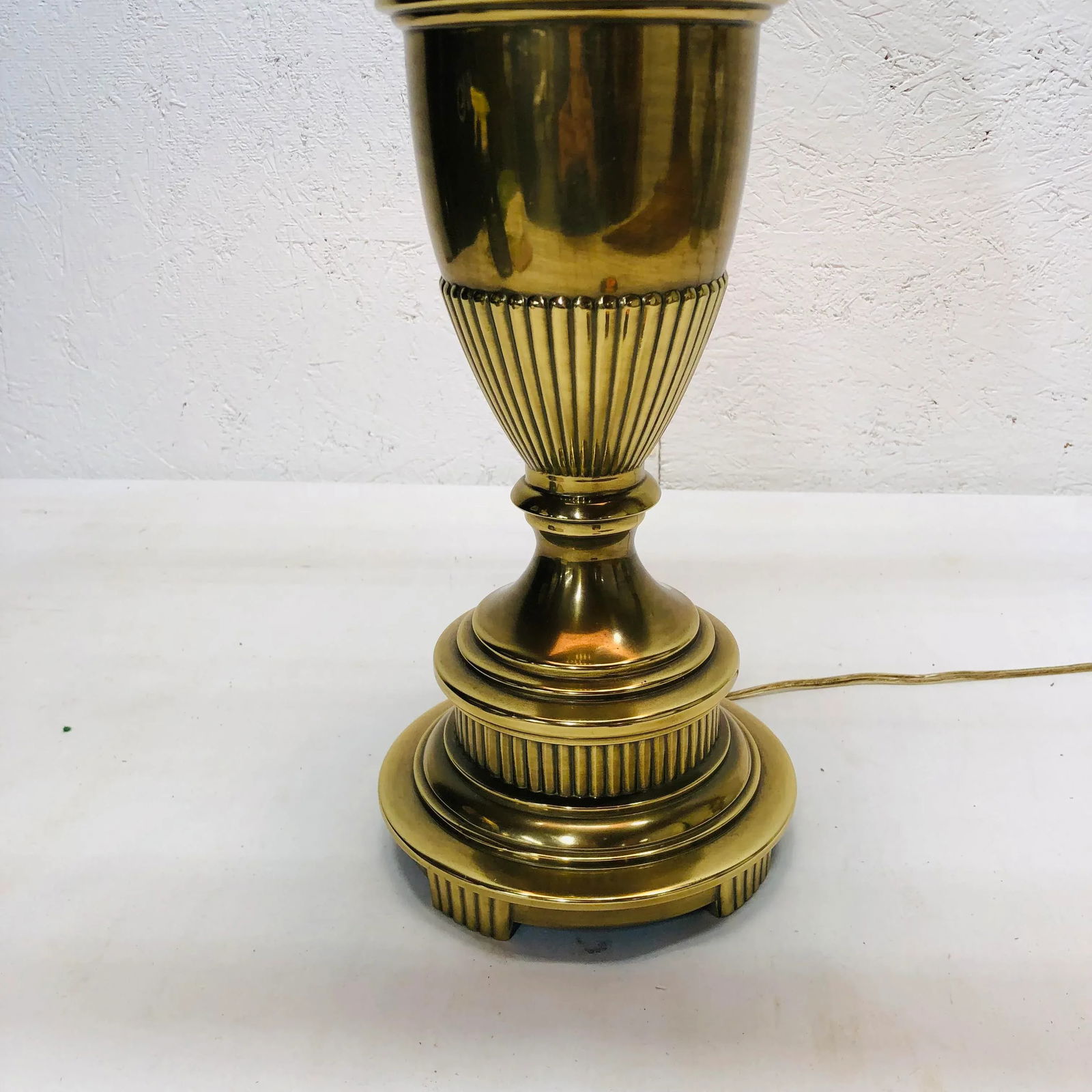 Ethan Allen Brass Table Lamp With Fluted Body - 8