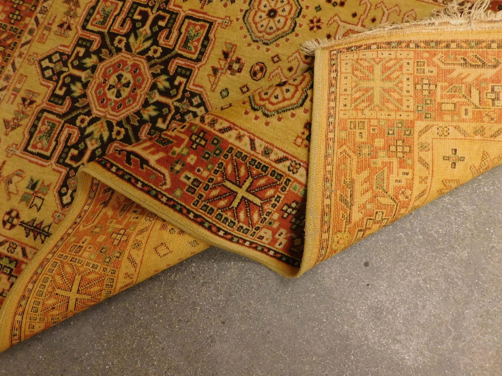 1990s Vintage Geometric Style Rug. 3'3"x 5'2" - 11