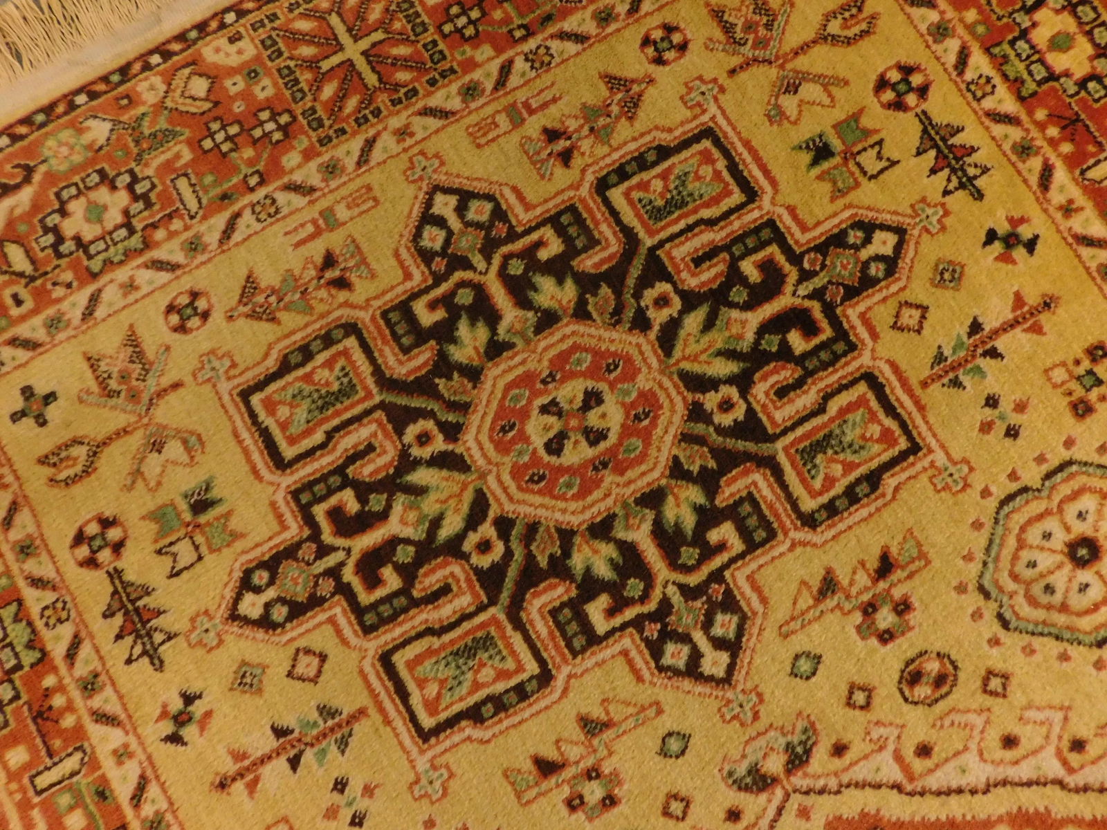 1990s Vintage Geometric Style Rug. 3'3"x 5'2" - 6