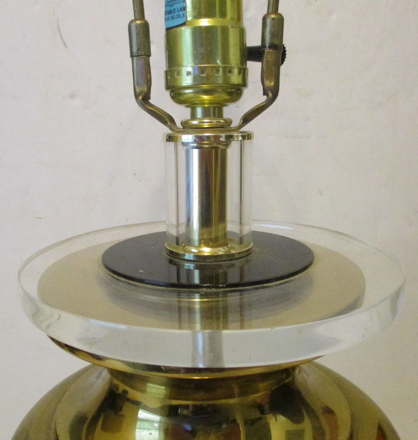 1970s Chapman Brass Lucite Ginger Jar Black Snakeskin Pattern Shade Table Lamp - 5