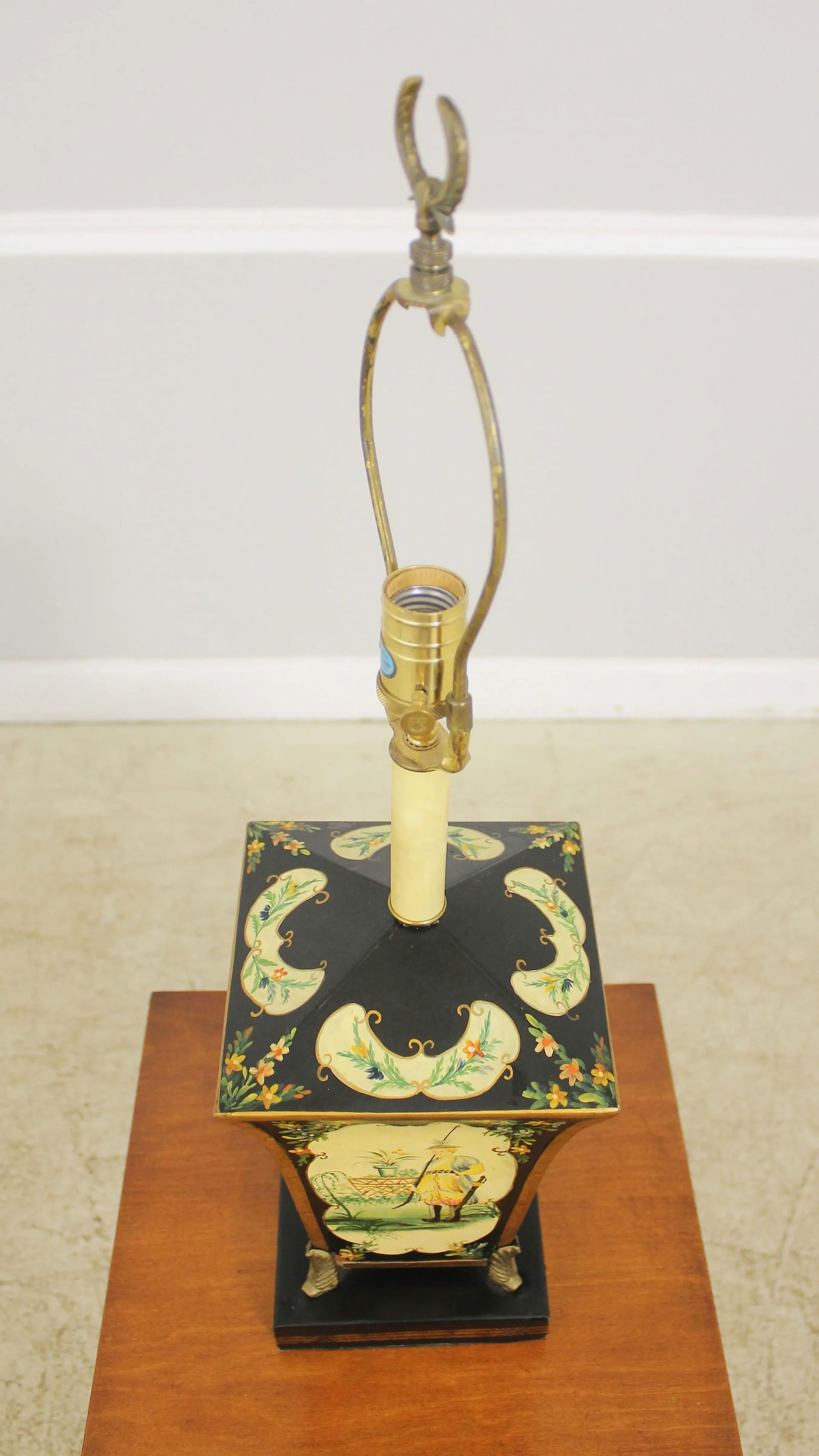 Chelsea House Toleware Paint Decorated Table Lamp - 3