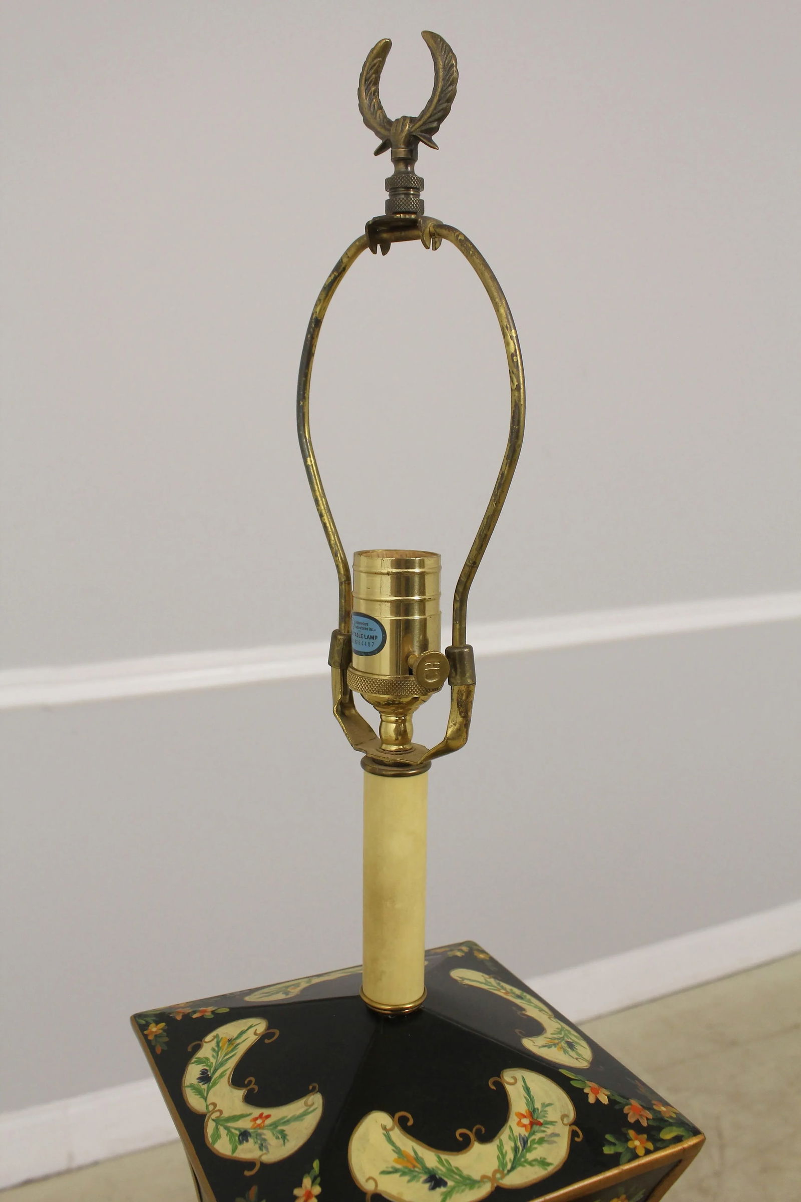 Chelsea House Toleware Paint Decorated Table Lamp - 5