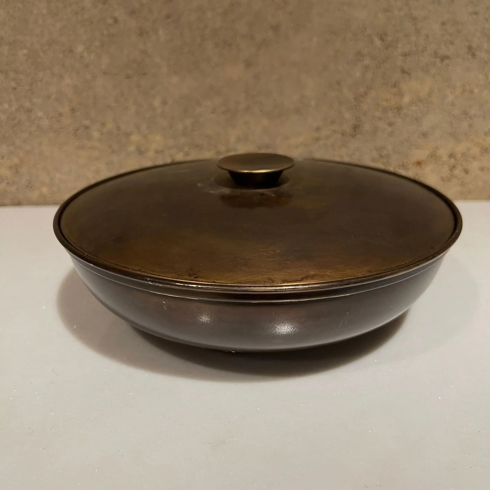 1950s Vintage Midcentury Lidded Bowl in Patinated Brass Style Tommi Parzinger - 7