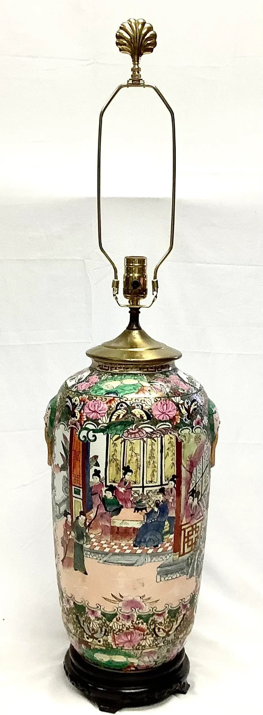 Large Chinese Porcelain Famille Rose Porcelain Lamp - 2