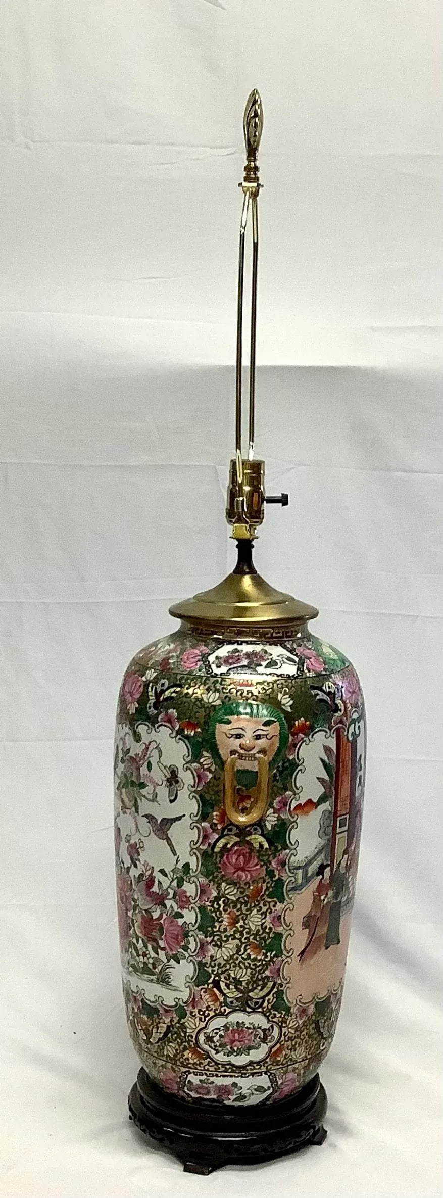 Large Chinese Porcelain Famille Rose Porcelain Lamp - 3