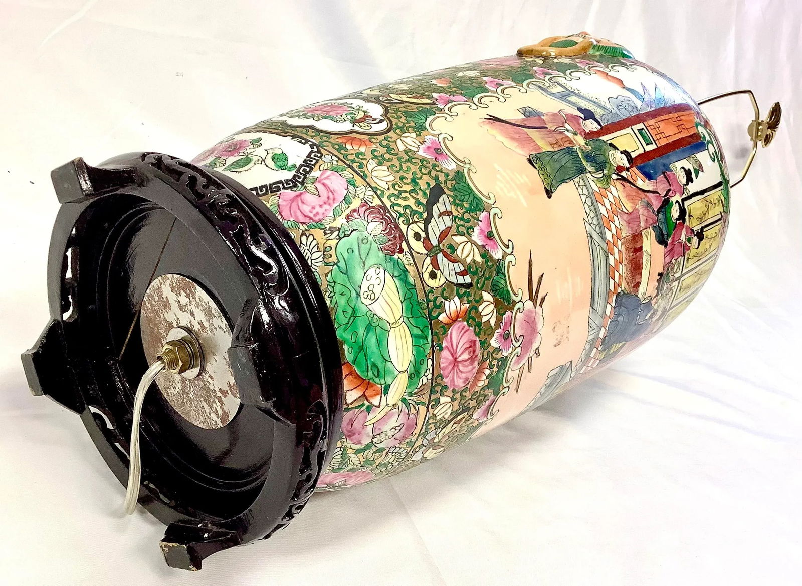 Large Chinese Porcelain Famille Rose Porcelain Lamp - 7