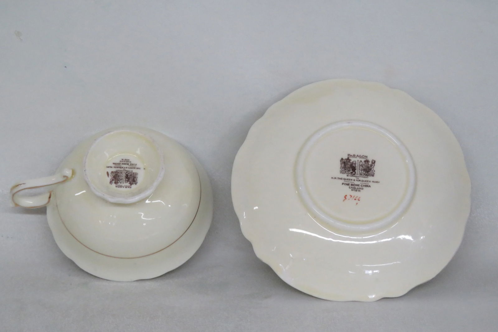 Paragon Hm Queen Mary Green Flowers Bone China Set of Tea Cup and Saucer - 3