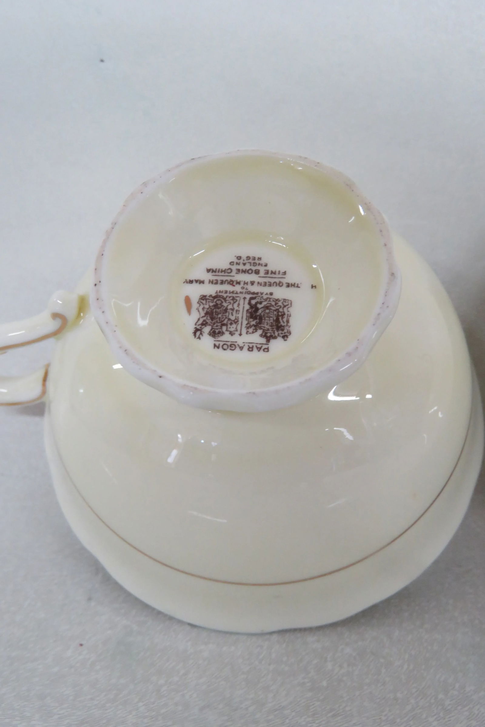 Paragon Hm Queen Mary Green Flowers Bone China Set of Tea Cup and Saucer - 4