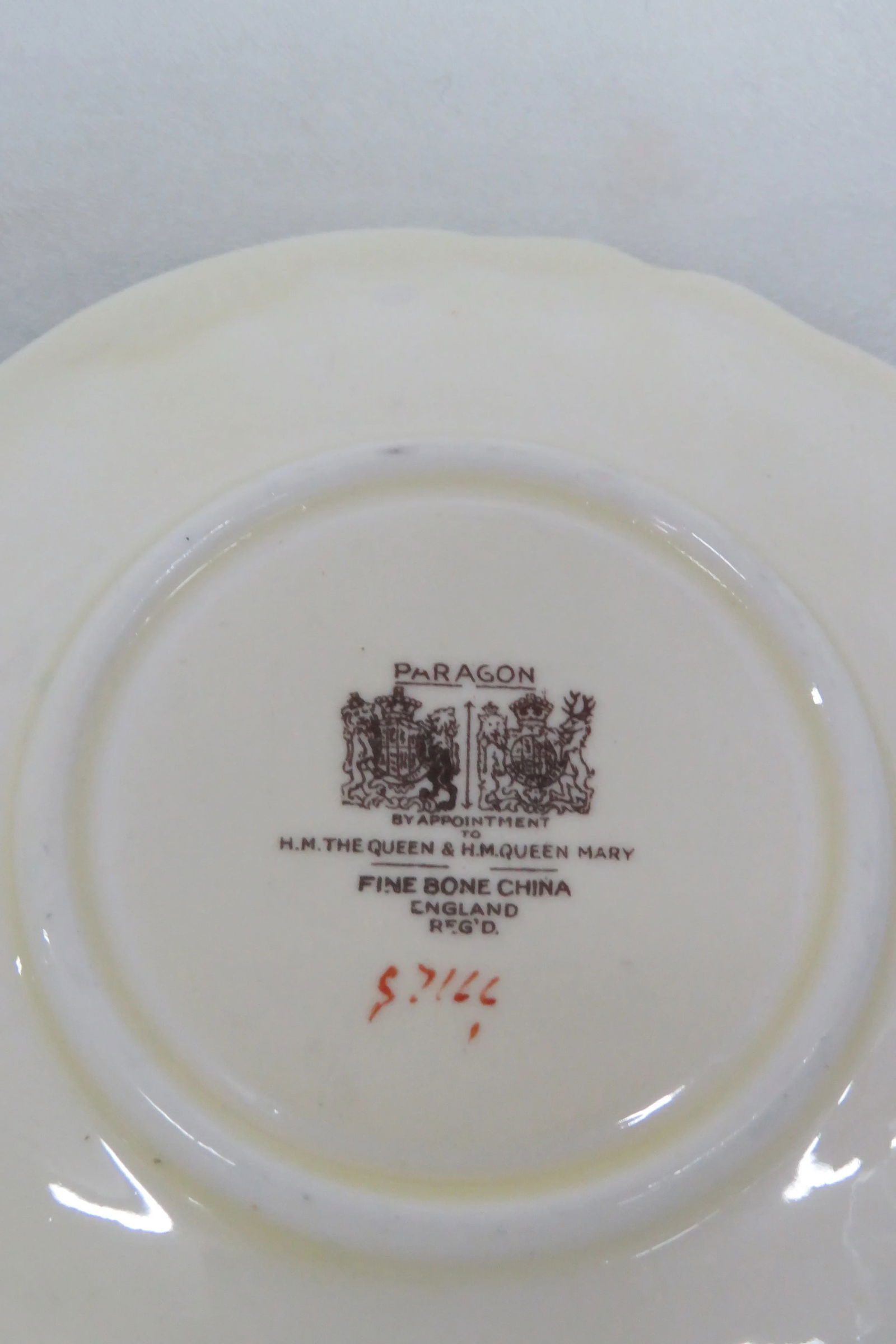 Paragon Hm Queen Mary Green Flowers Bone China Set of Tea Cup and Saucer - 5