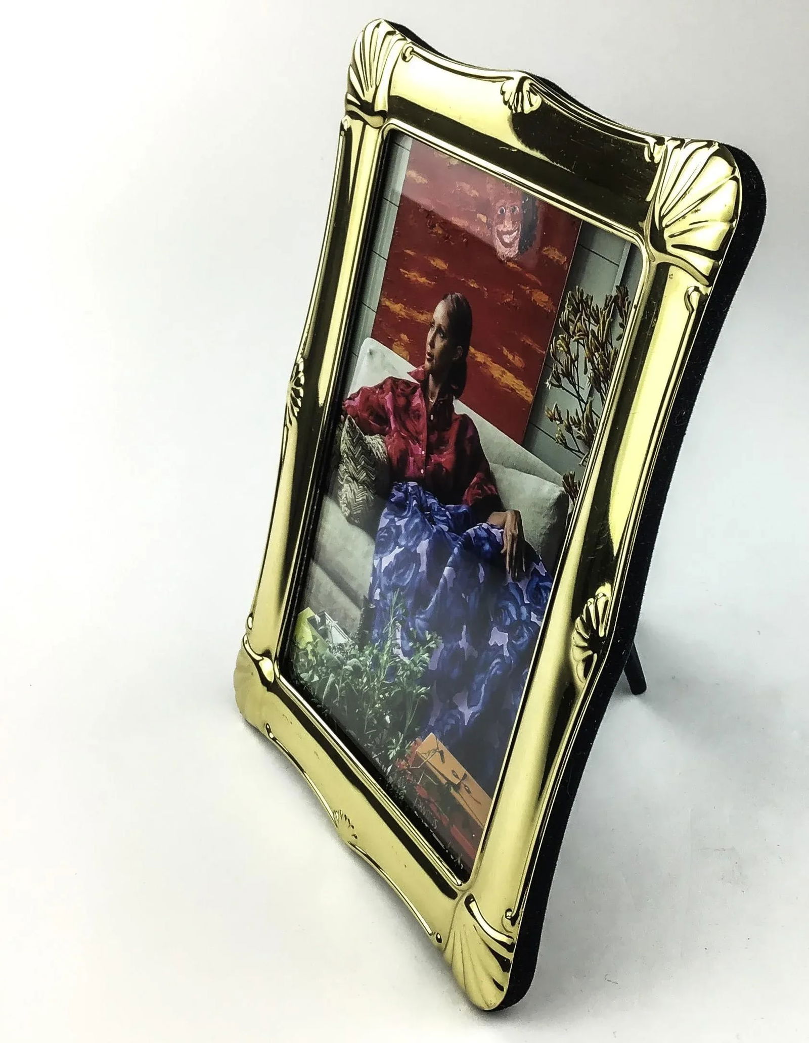 Classic Brass Finish Carved Photo Frame - 2