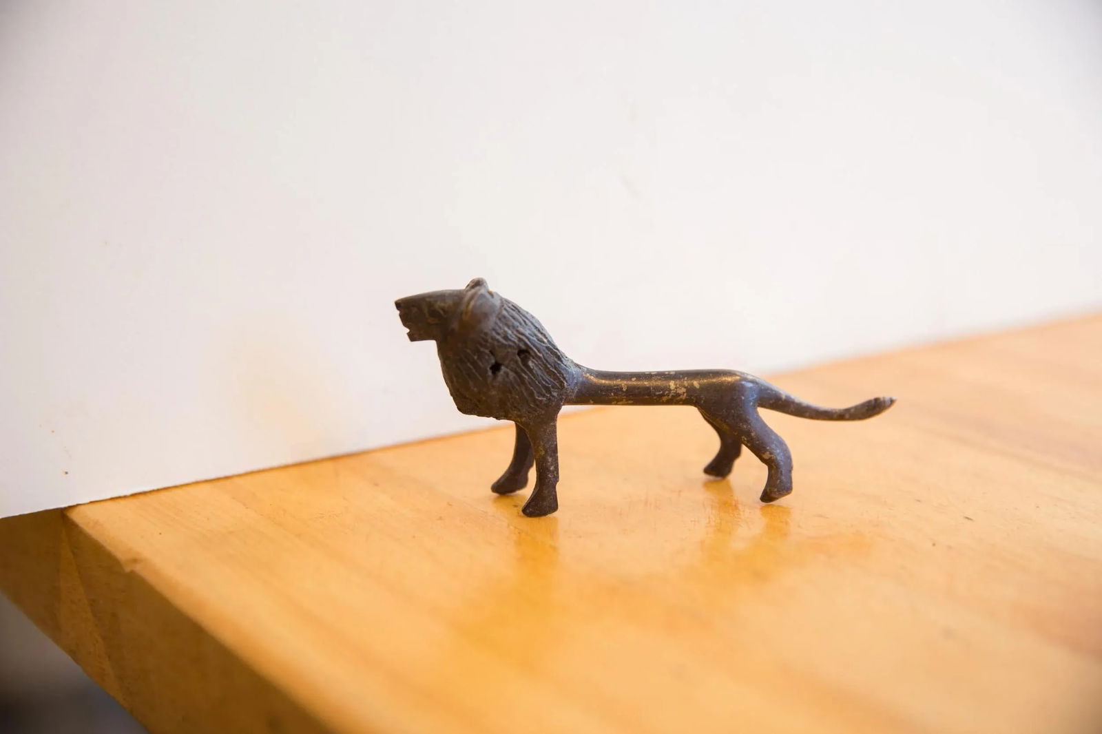 Vintage African Lion With Dark Patina - 4