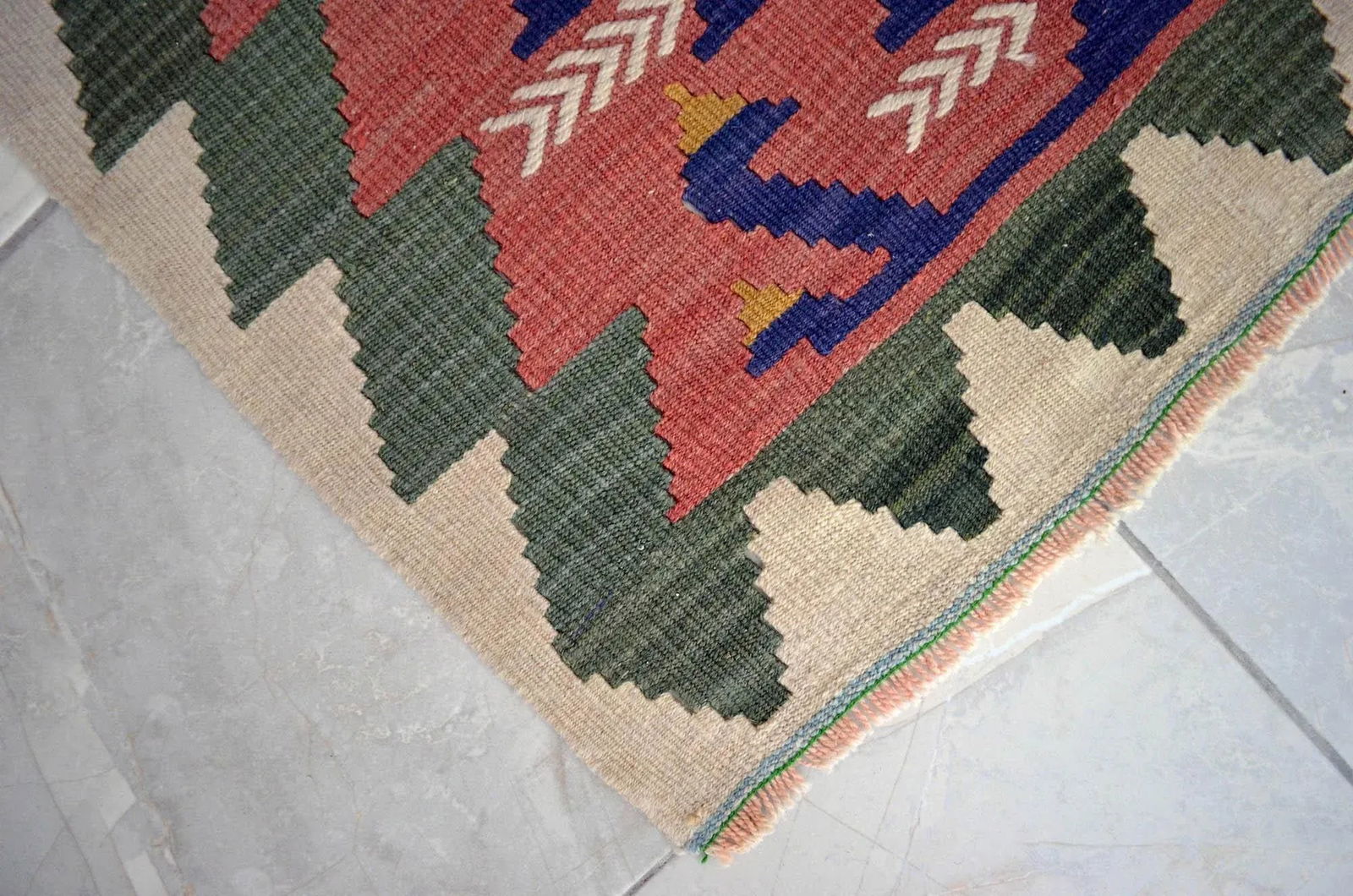 1980s Hand-Woven Mini Kilim Rug - 2'9" X 4'1" - 4