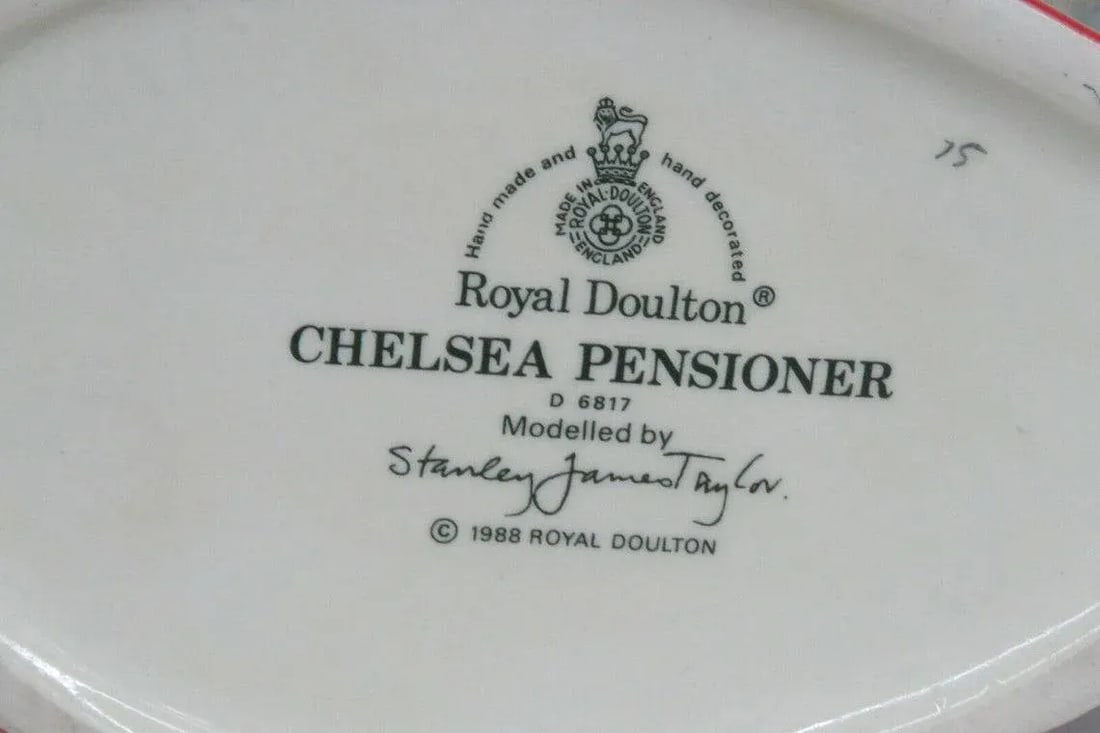 Royal Doulton Chelsea Pensioner D6817 English Porcelain Character Mug - 4