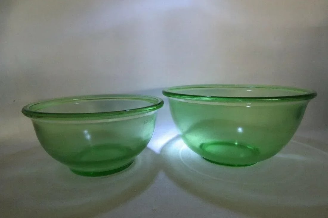 Hazel Atlas Green Uranium Depression Glass Set of 2 Nesting Mixing Bowls - 2
