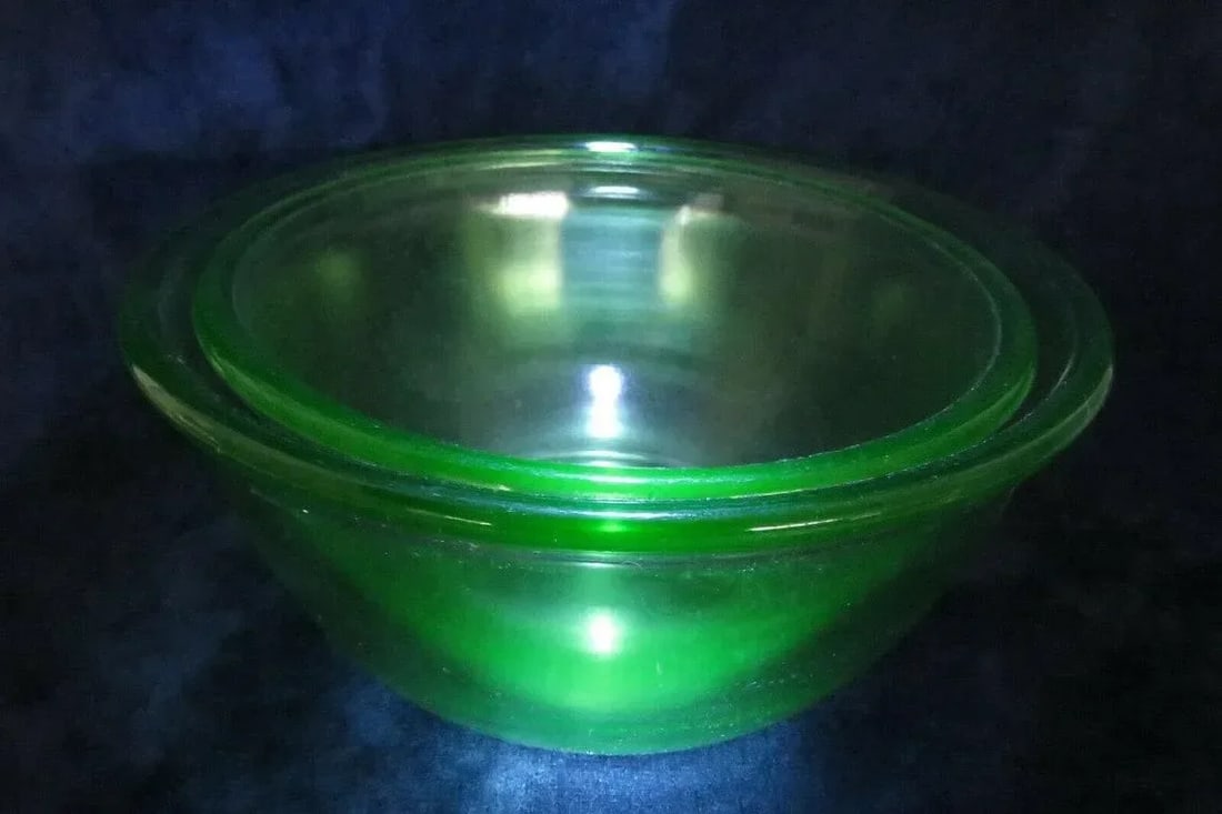 Hazel Atlas Green Uranium Depression Glass Set of 2 Nesting Mixing Bowls - 8
