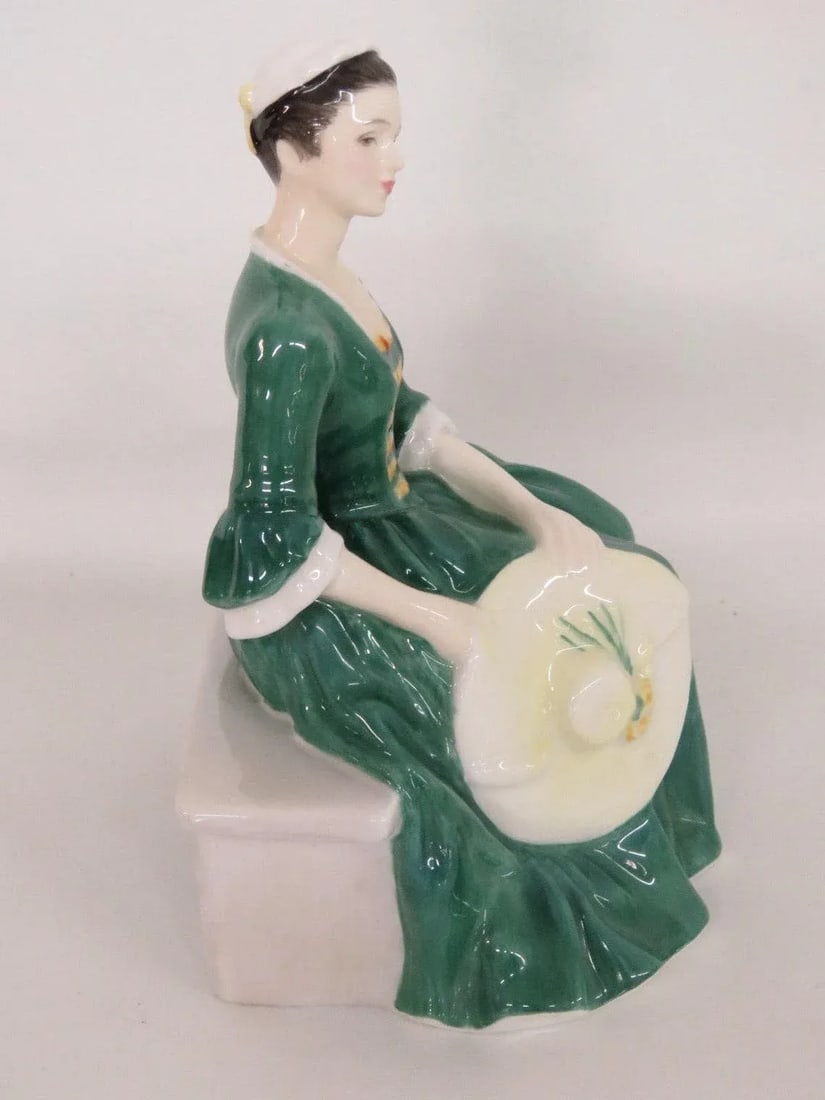 Royal Doulton HN2228 A Lady from Williamsburg Vintage England Figurine - 3