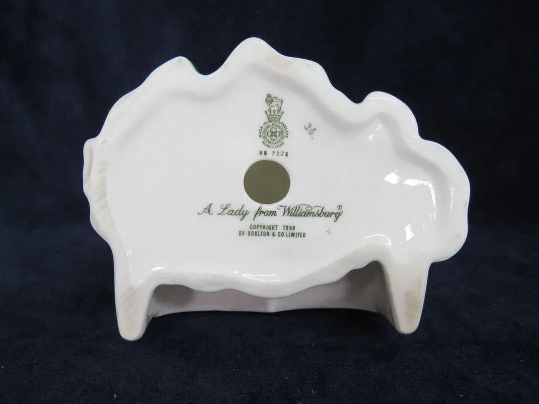 Royal Doulton HN2228 A Lady from Williamsburg Vintage England Figurine - 4