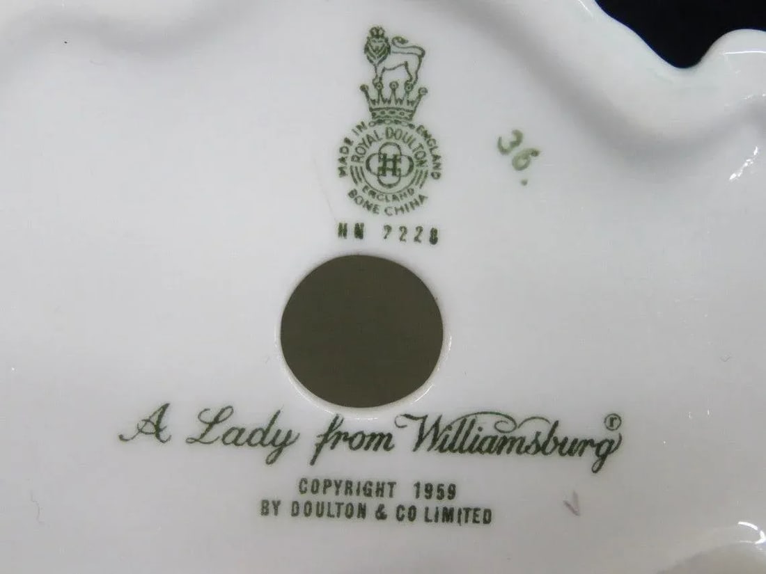 Royal Doulton HN2228 A Lady from Williamsburg Vintage England Figurine - 5