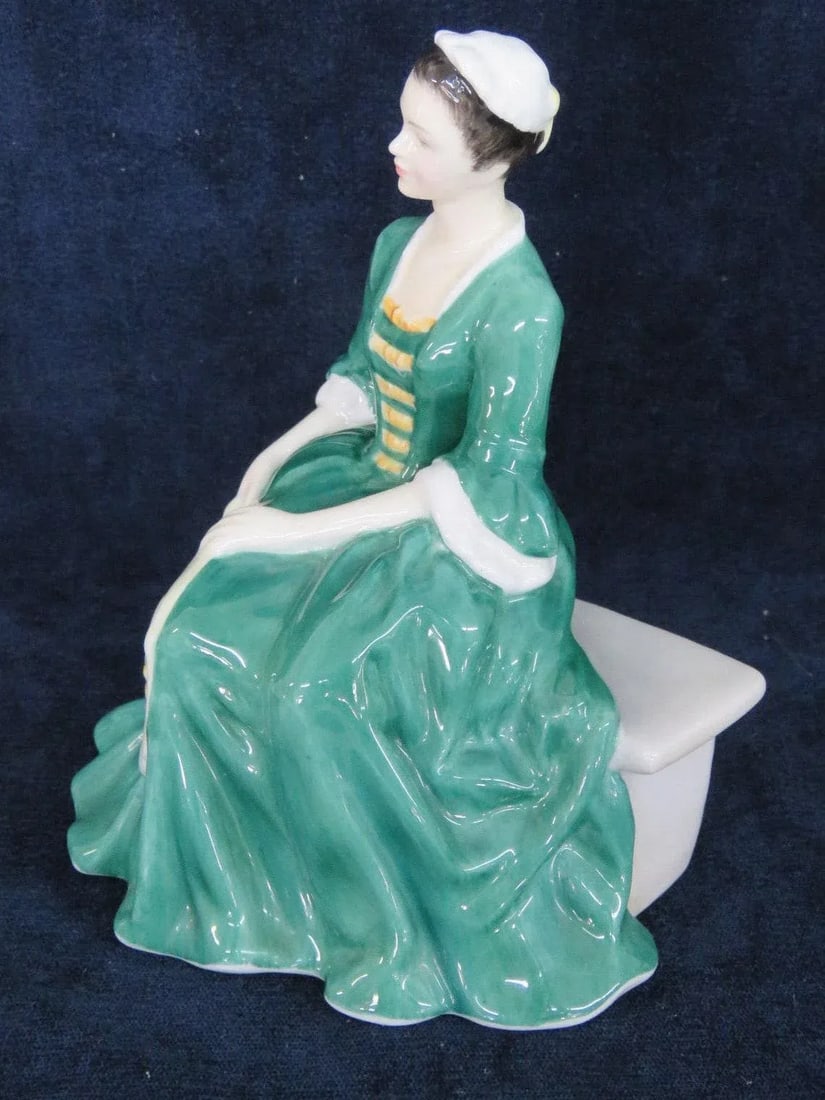 Royal Doulton HN2228 A Lady from Williamsburg Vintage England Figurine - 7