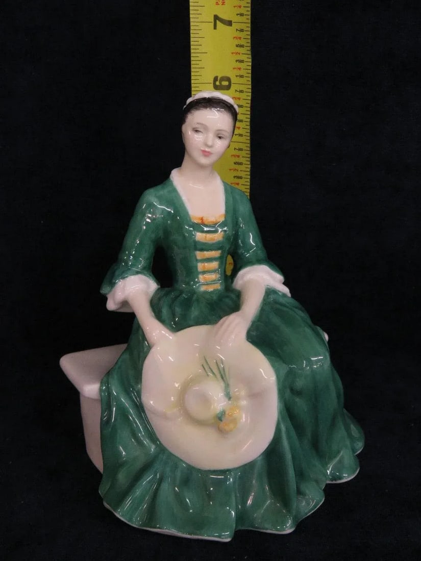 Royal Doulton HN2228 A Lady from Williamsburg Vintage England Figurine - 8