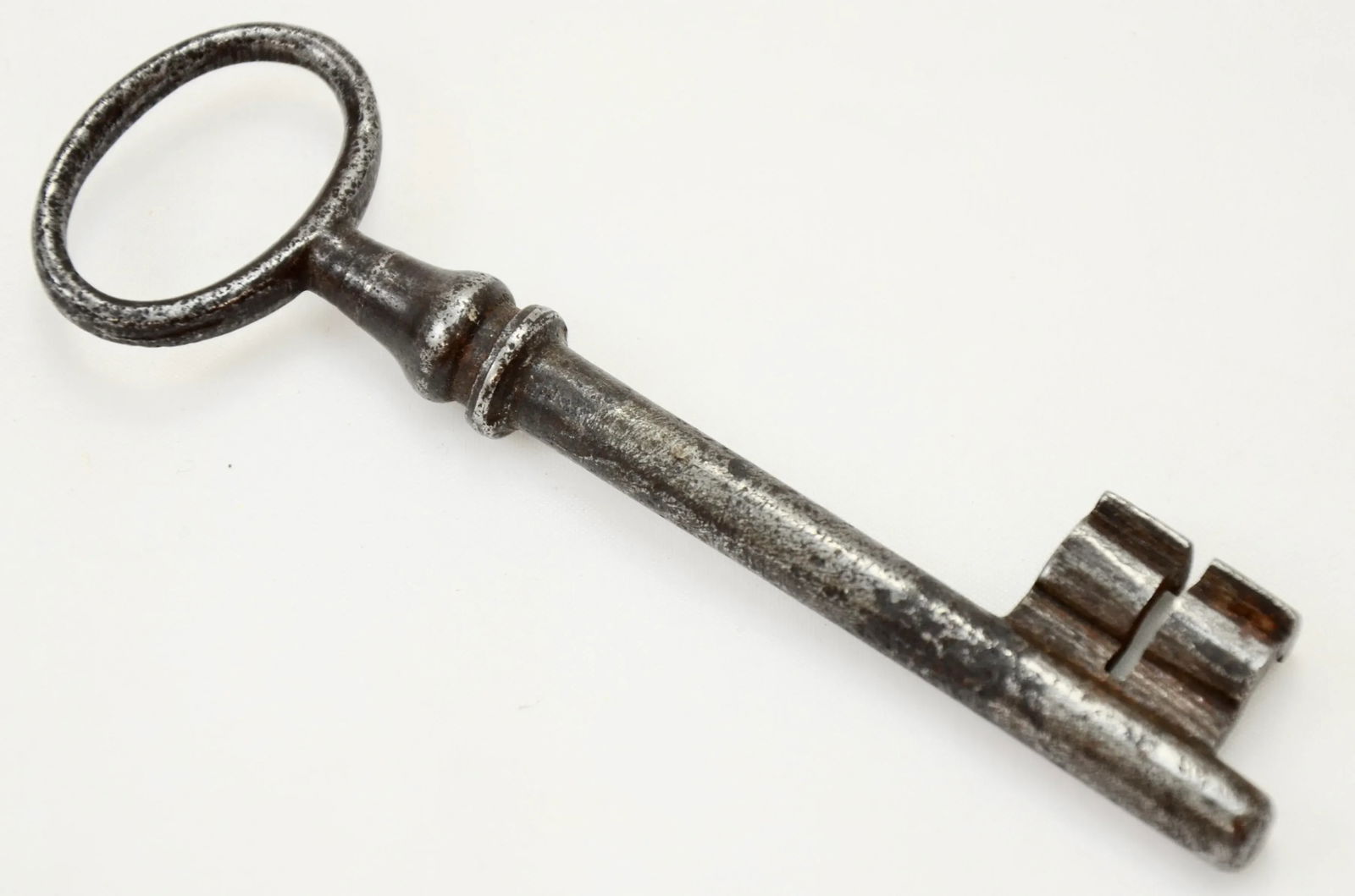 Antique 4" European Key With Tassel Color Choice - 3