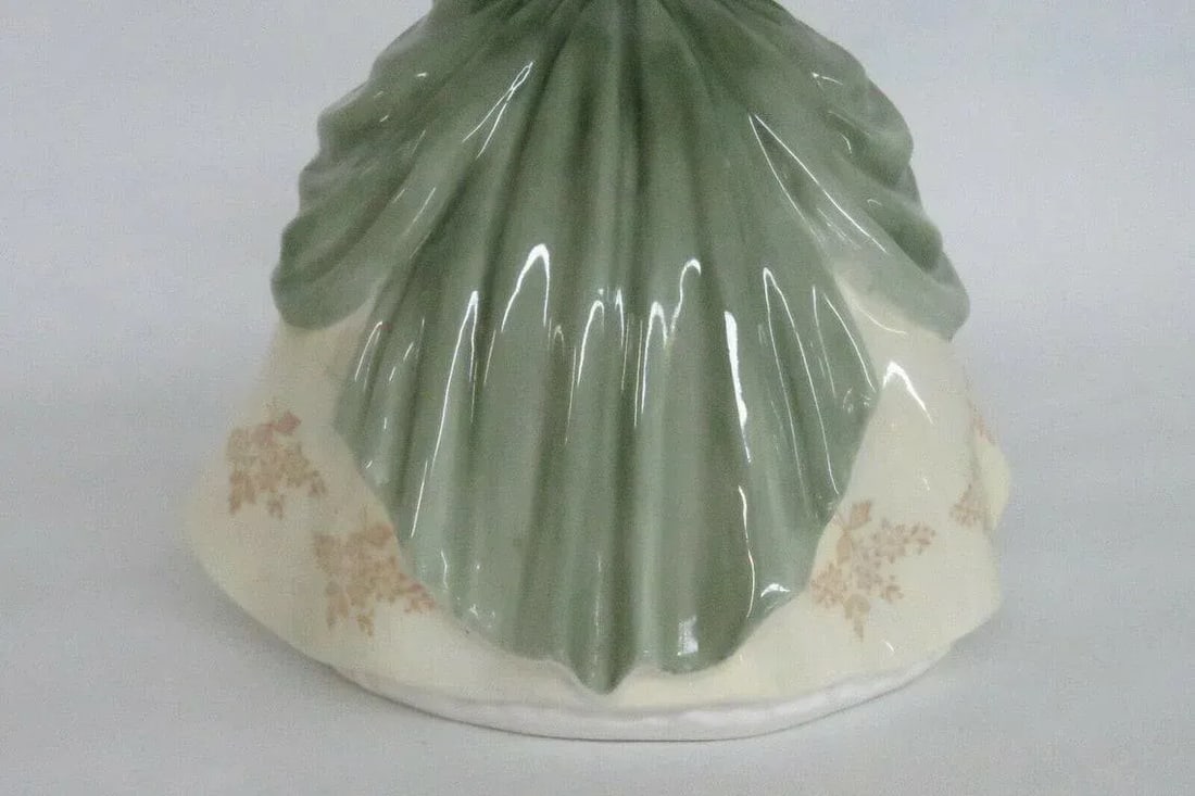 Royal Doulton HN2312 Soiree English Bone China Porcelain Figurine - 10