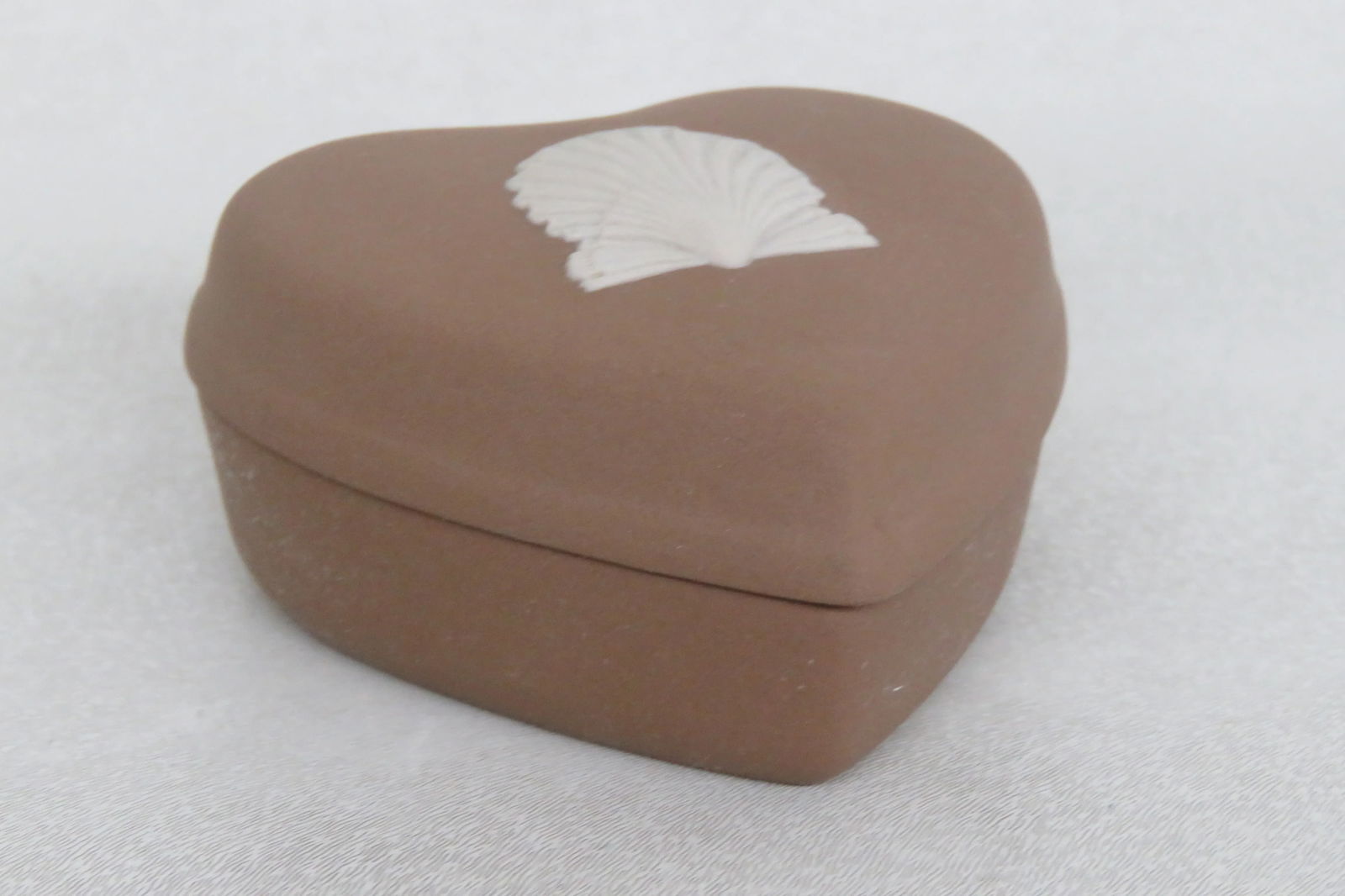 Wedgwood Jasperware Trinket Jewelry Heart Shape Box Brown - 2