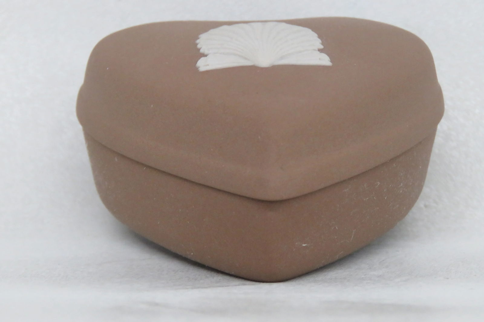 Wedgwood Jasperware Trinket Jewelry Heart Shape Box Brown - 3
