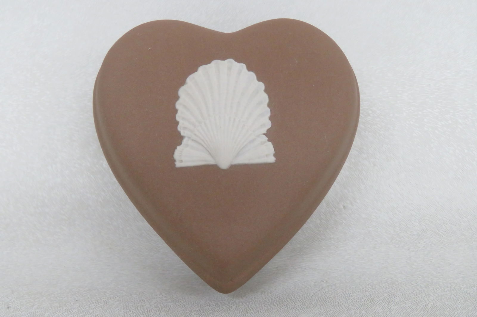 Wedgwood Jasperware Trinket Jewelry Heart Shape Box Brown - 6