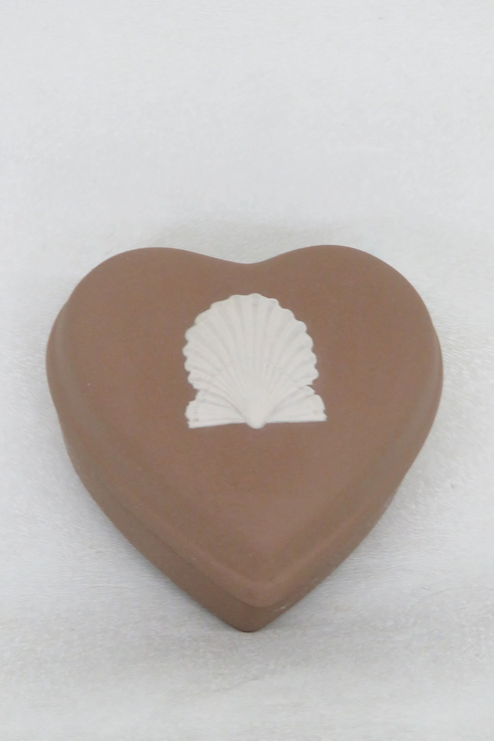 Wedgwood Jasperware Trinket Jewelry Heart Shape Box Brown - 9