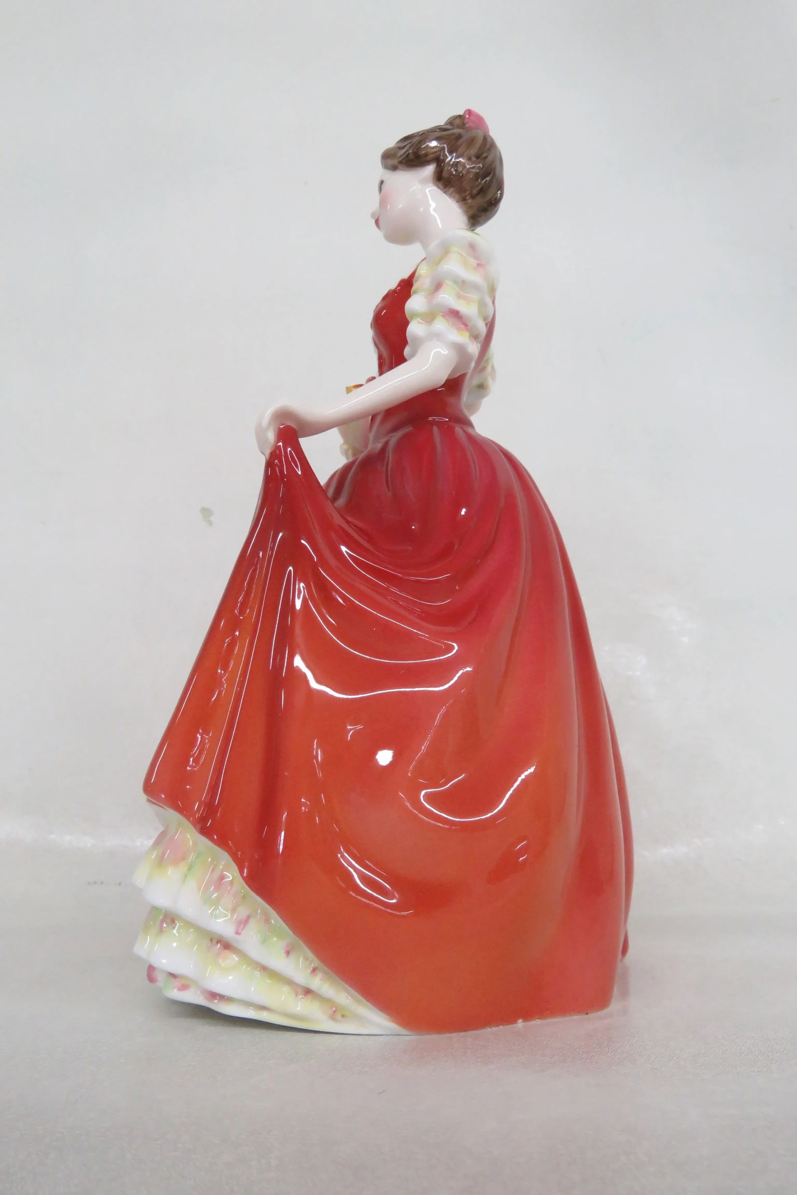 Royal Doulton Helen Hn3886 Bone China Porcelain Figurine - 10
