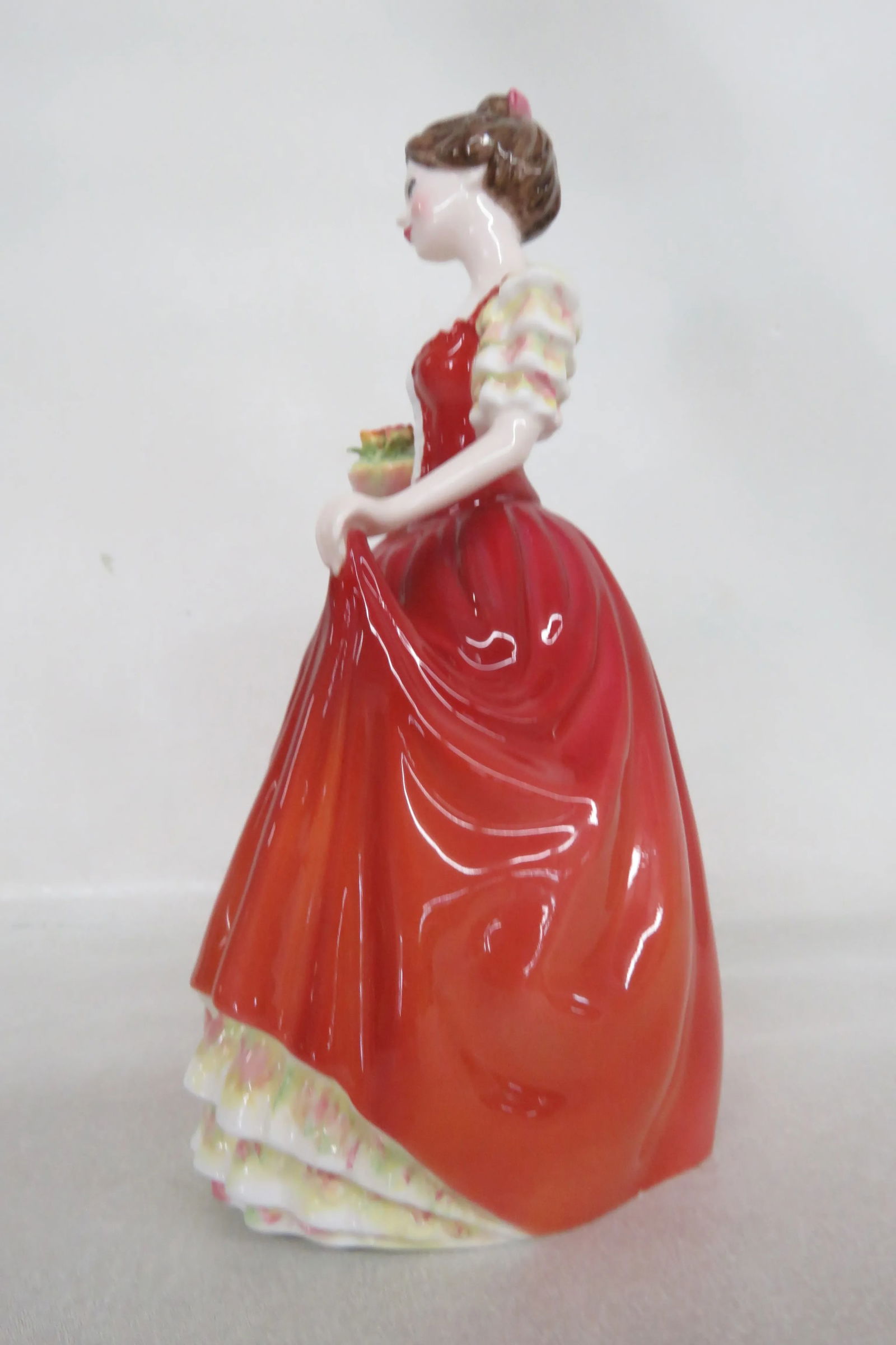 Royal Doulton Helen Hn3886 Bone China Porcelain Figurine - 3