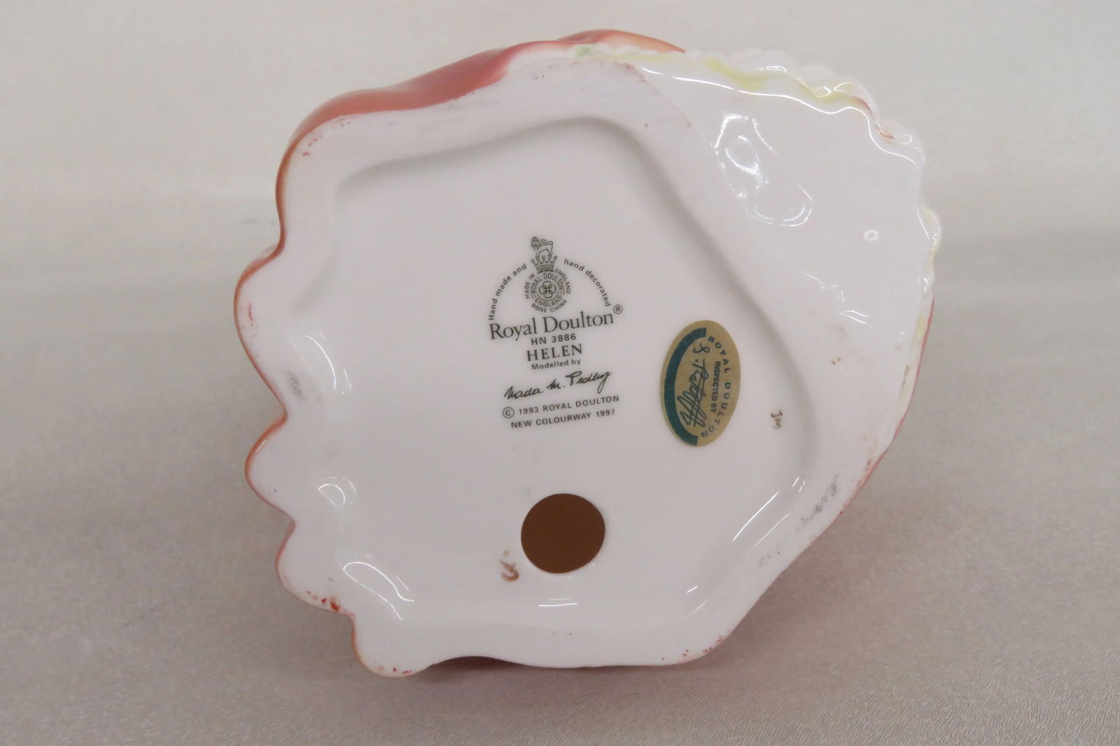 Royal Doulton Helen Hn3886 Bone China Porcelain Figurine - 4