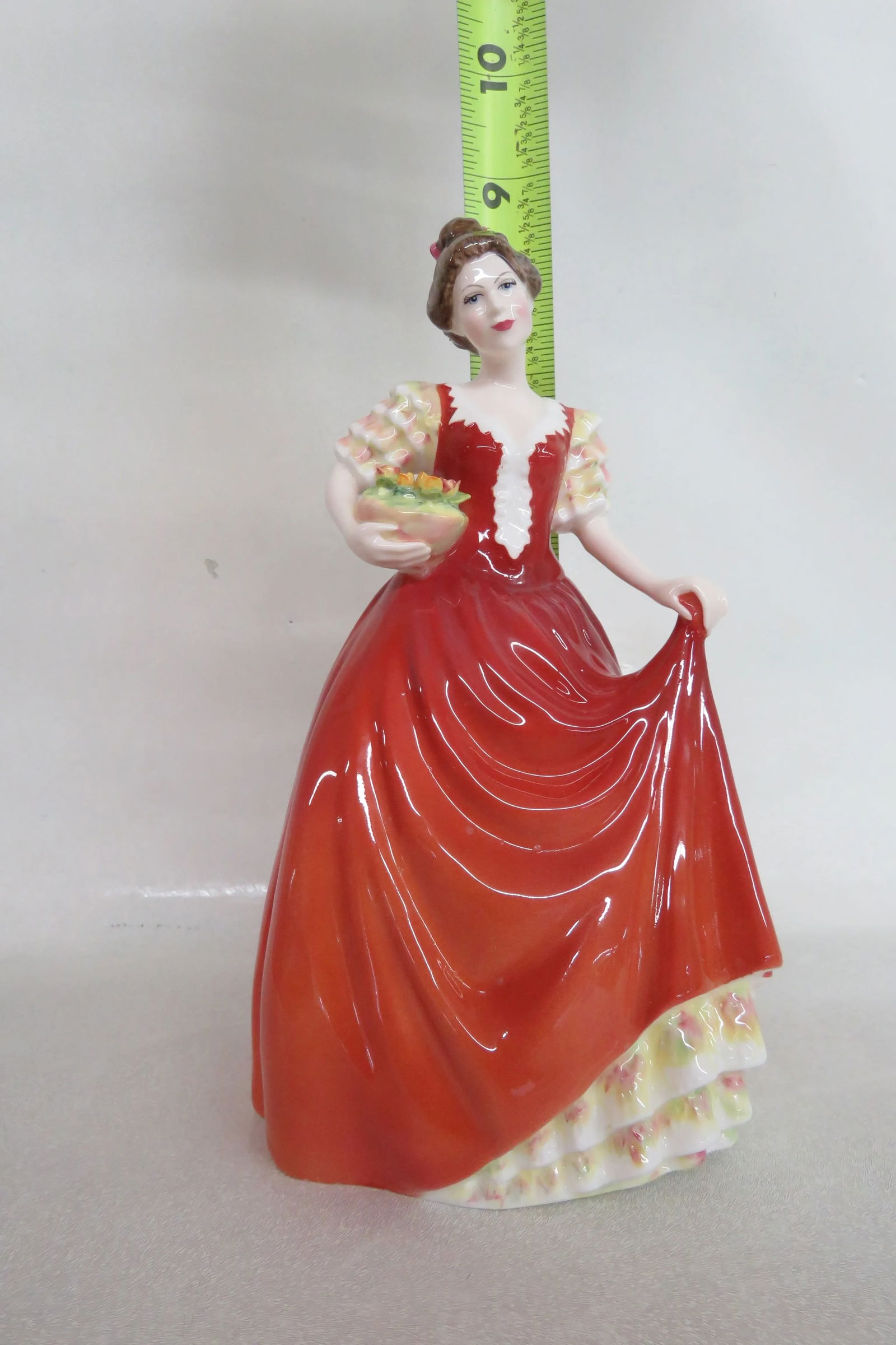 Royal Doulton Helen Hn3886 Bone China Porcelain Figurine - 6