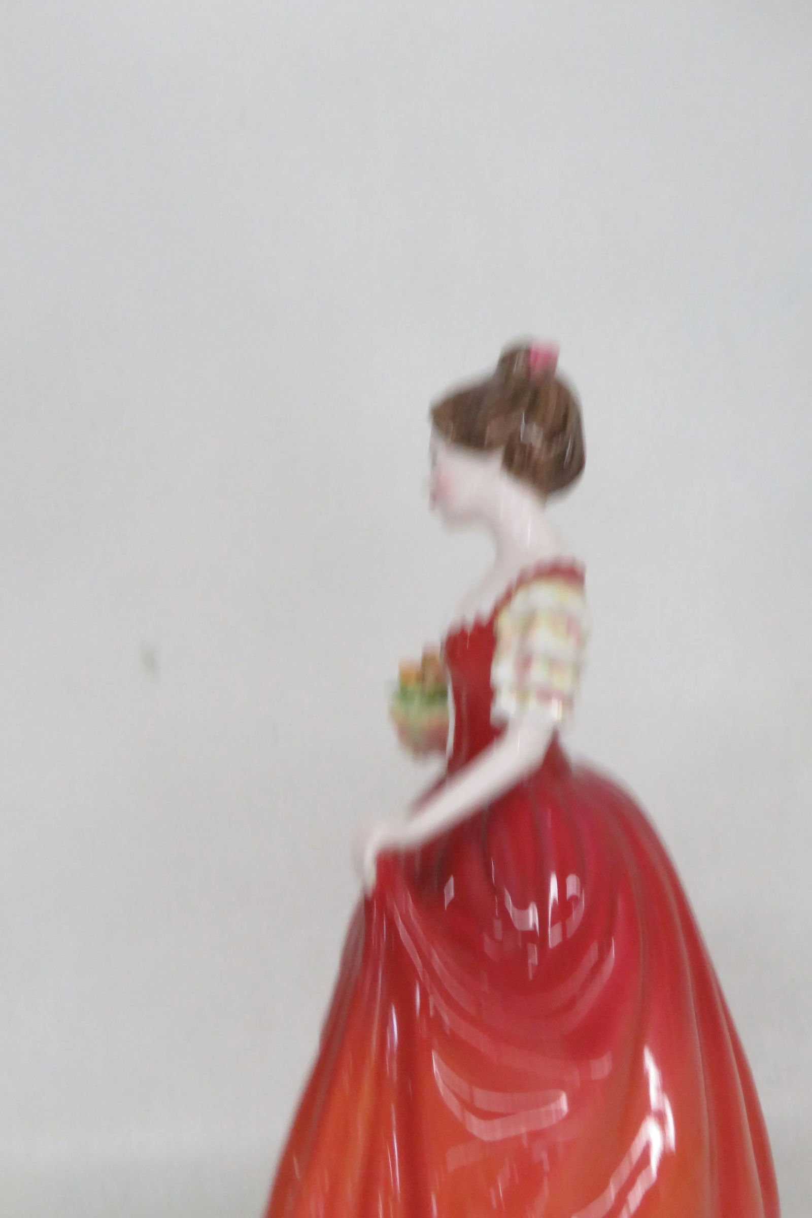 Royal Doulton Helen Hn3886 Bone China Porcelain Figurine - 8